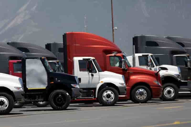 Navistar releve ses previsions mais decoit avec ses marges