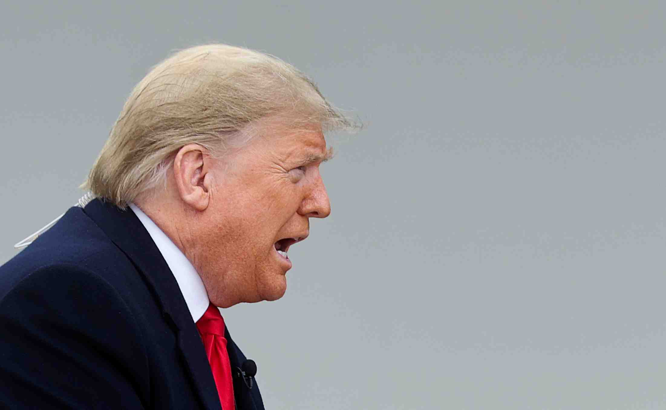 Coronavirus: trump "aimerait" que les magasins rouvrent pour paques, le 12 avril