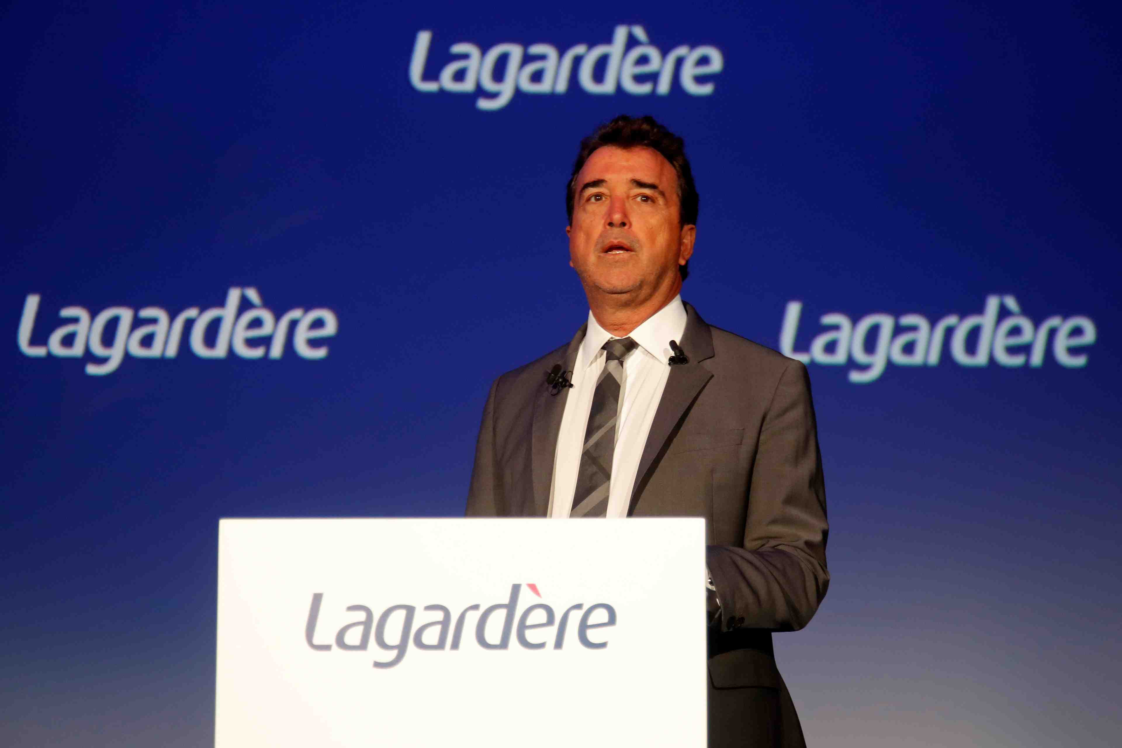 Arnaud lagardere resiste a l'offensive d'amber capital