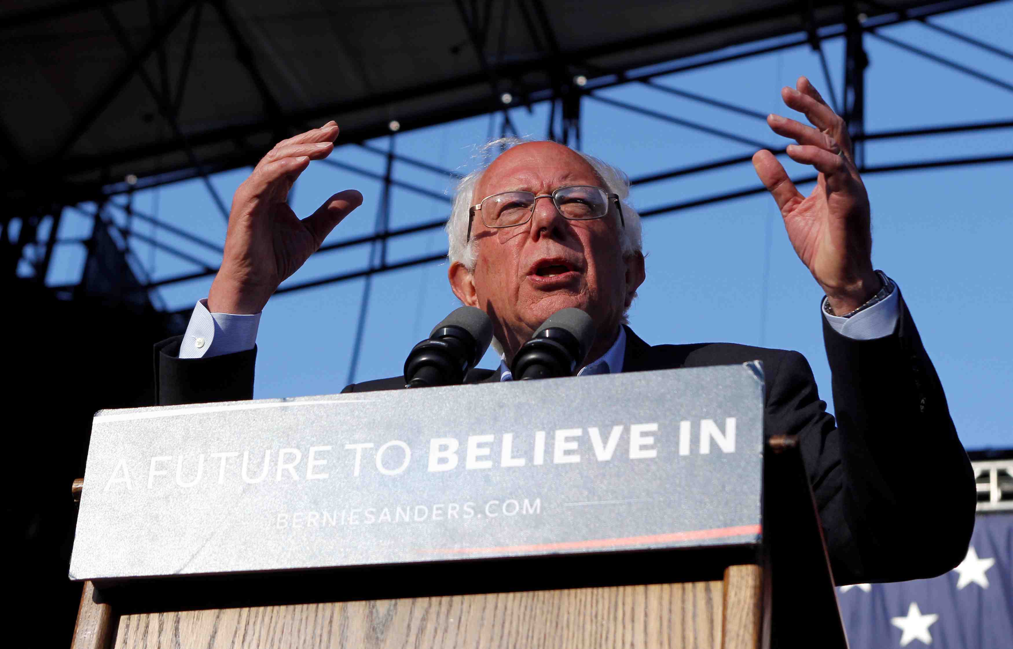Bernie sanders critique la direction du parti democrate