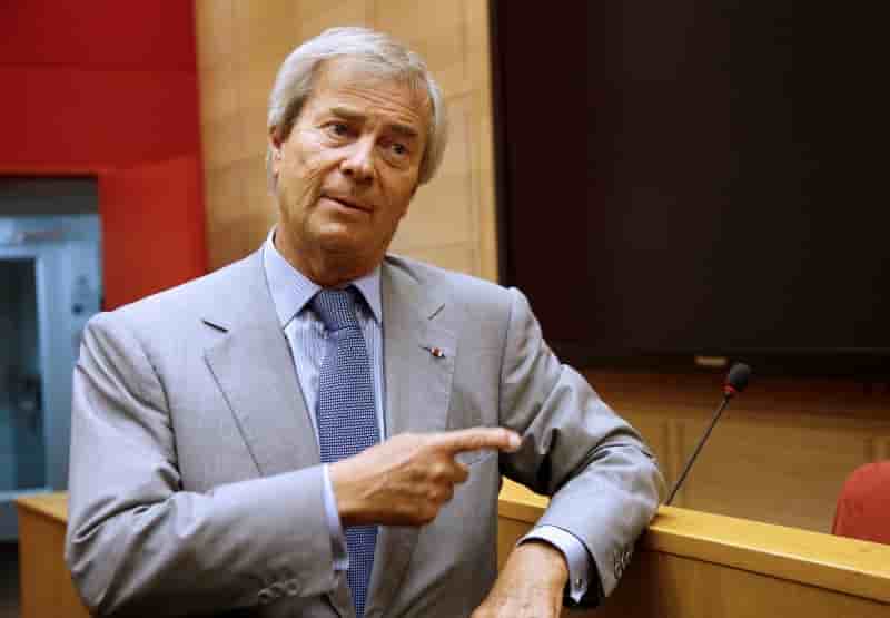 Vincent bollore defend sa gestion de canal+ devant le senat