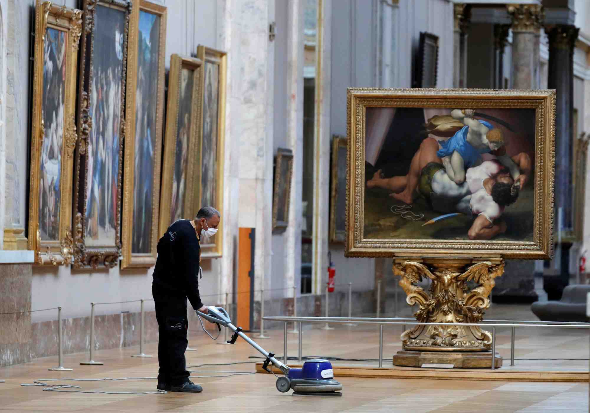 Louvre rouvre au public