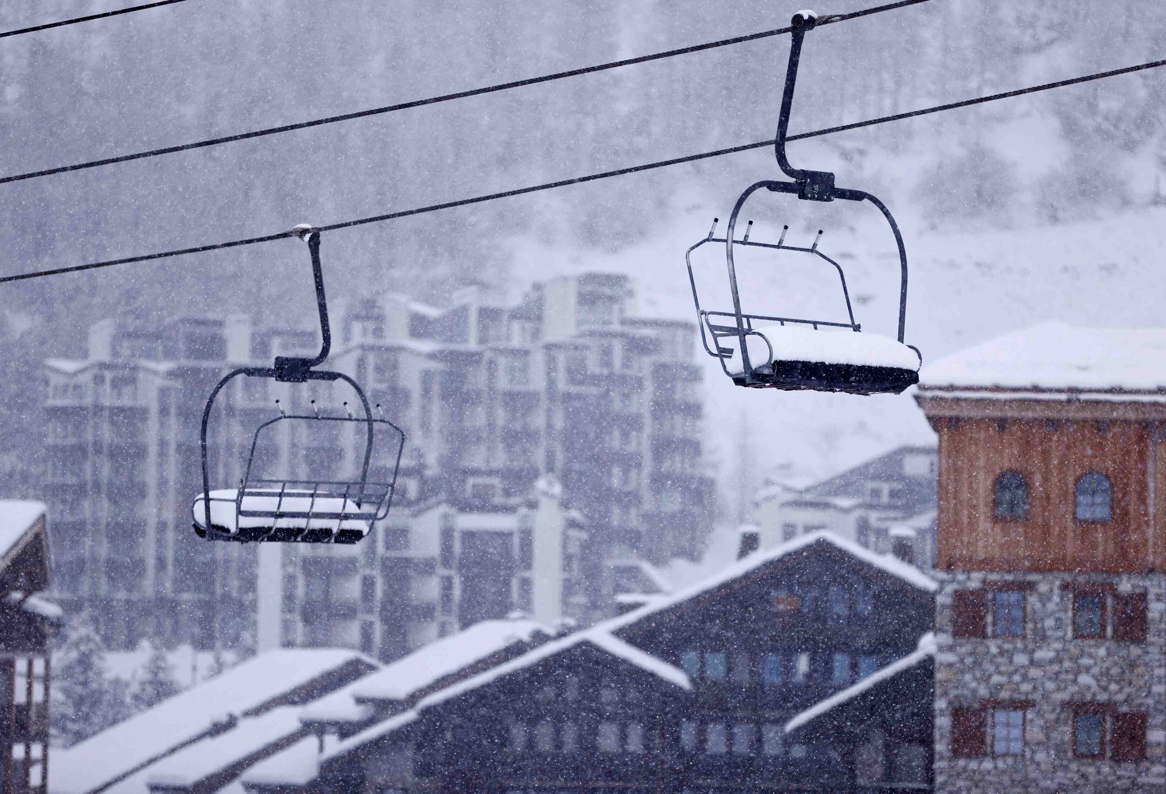 Coronavirus: le gouvernement francais continuera de soutenir les stations de ski