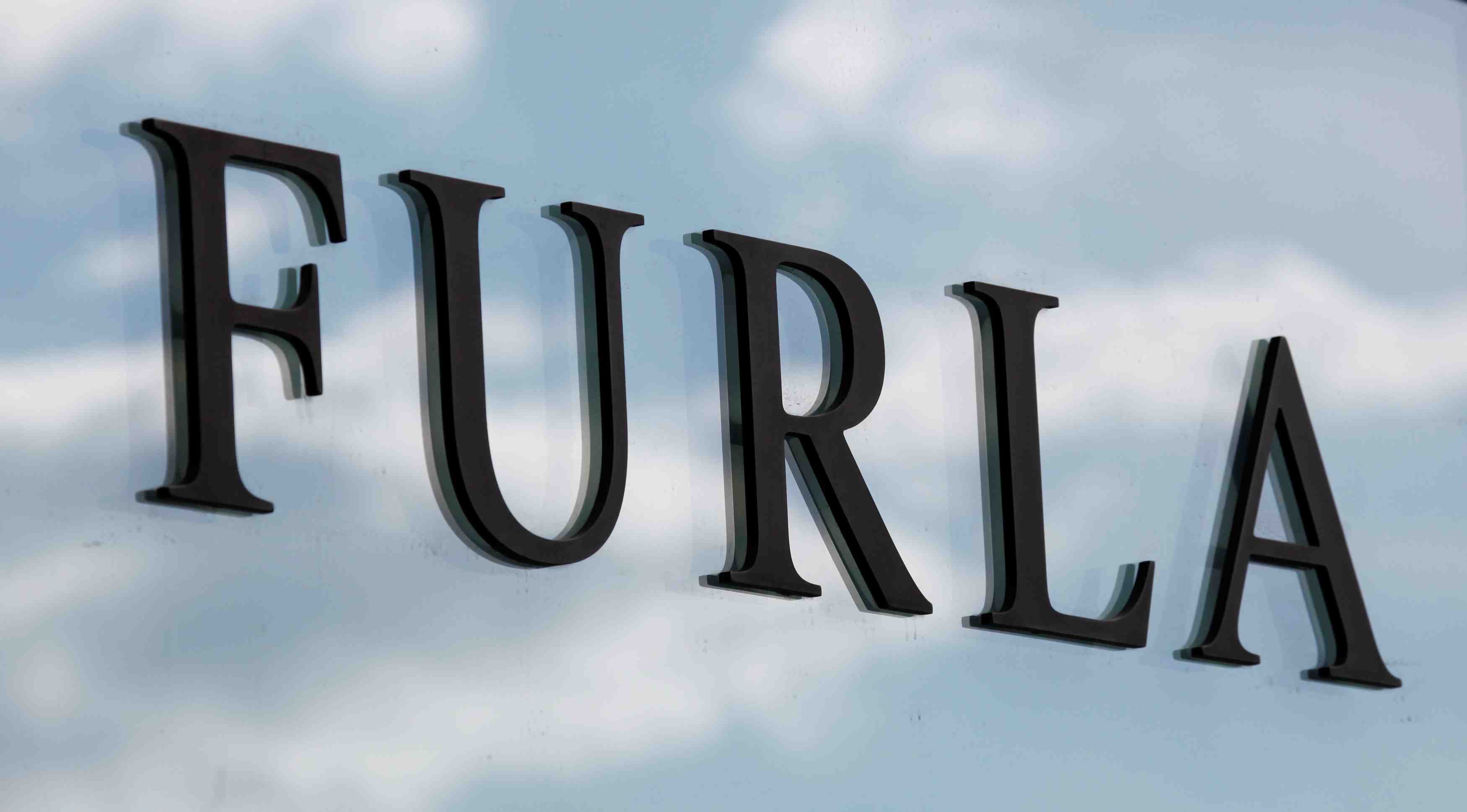 Furla econduit ses pretendants et entend poursuivre sa route seul
