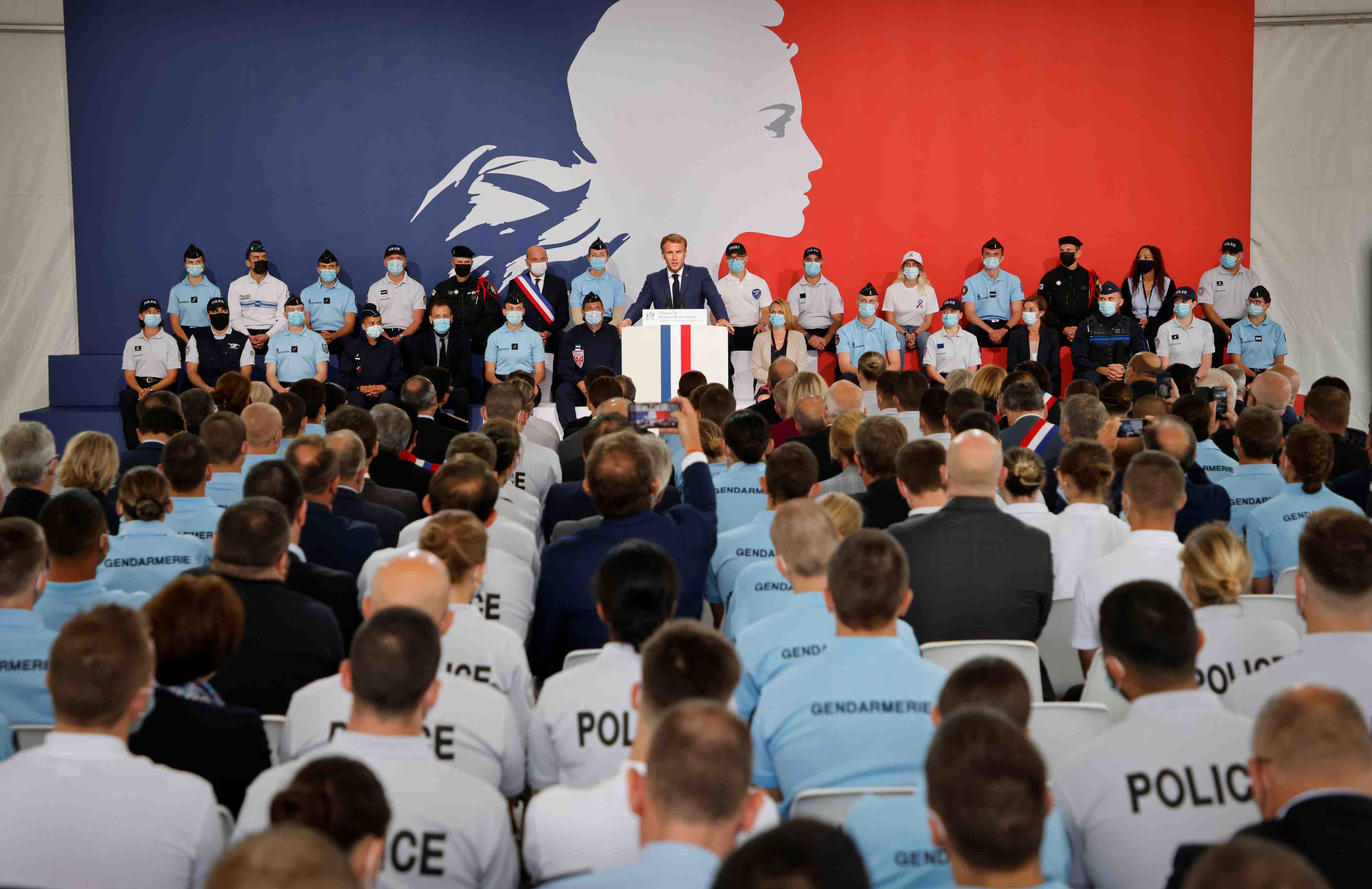 France: macron lance une loi de programmation pour les securites interieures