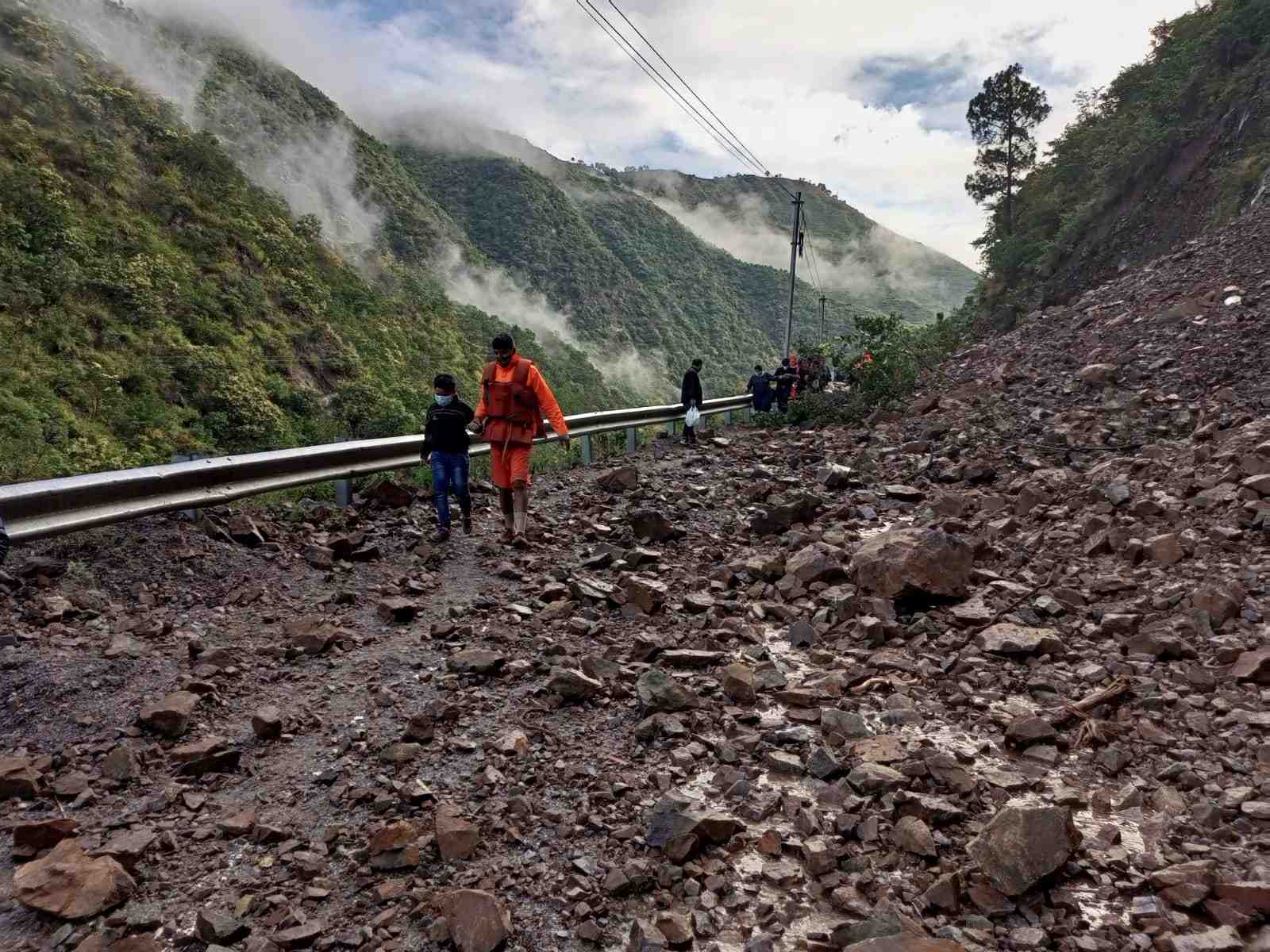 Des inondations font une centaine de morts en inde et au nepal