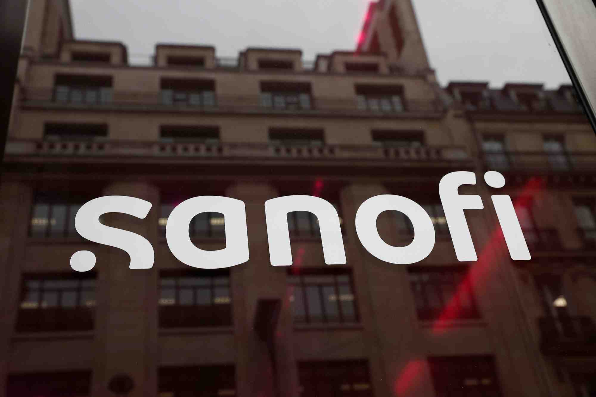 Logo sanofi au siege de la societe a paris