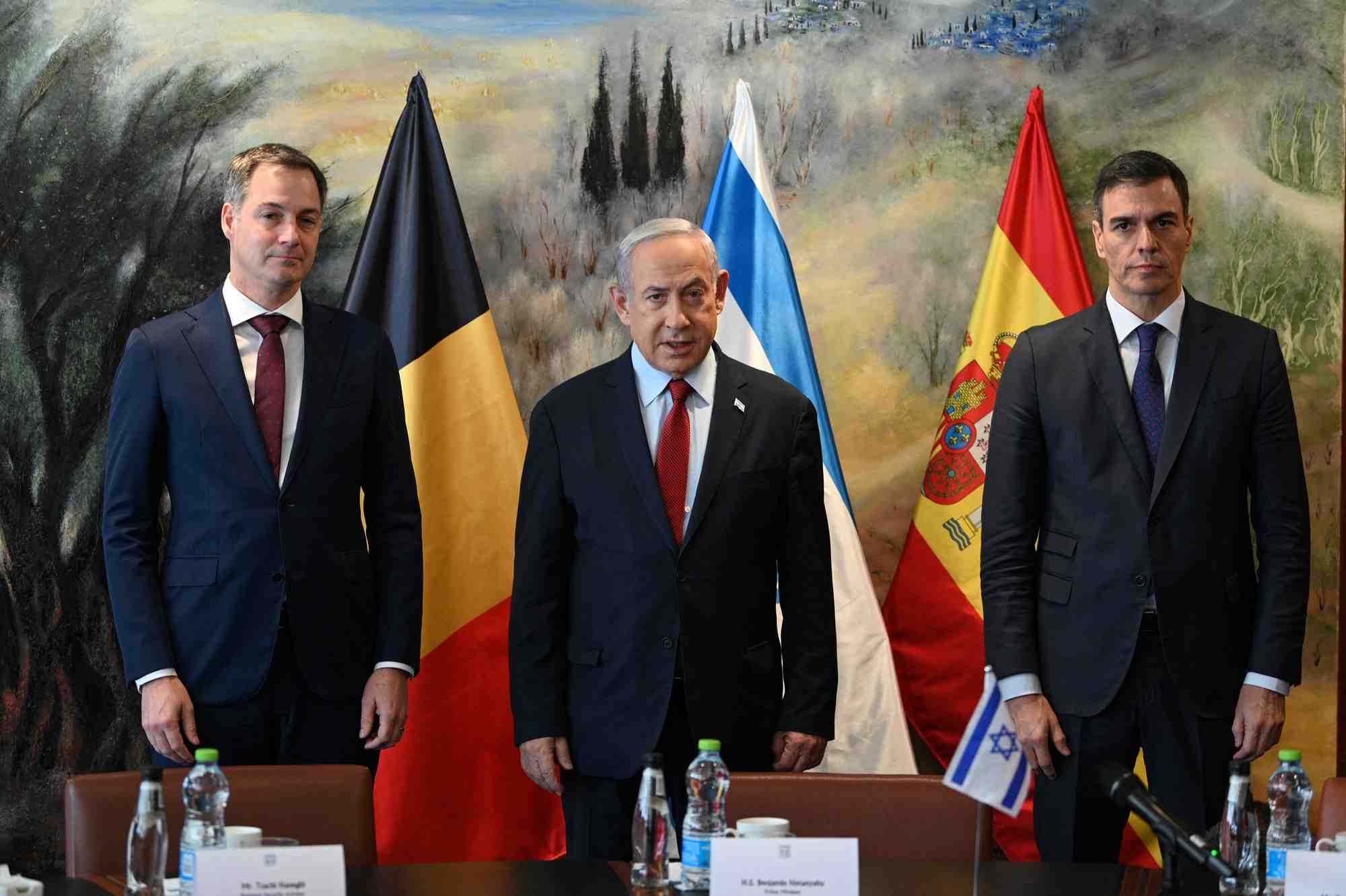 Le premier ministre espagnol pedro sanchez et le premier ministre belge alexander de croo et le premier ministre israelien benjamin netanyahu a jerusalem