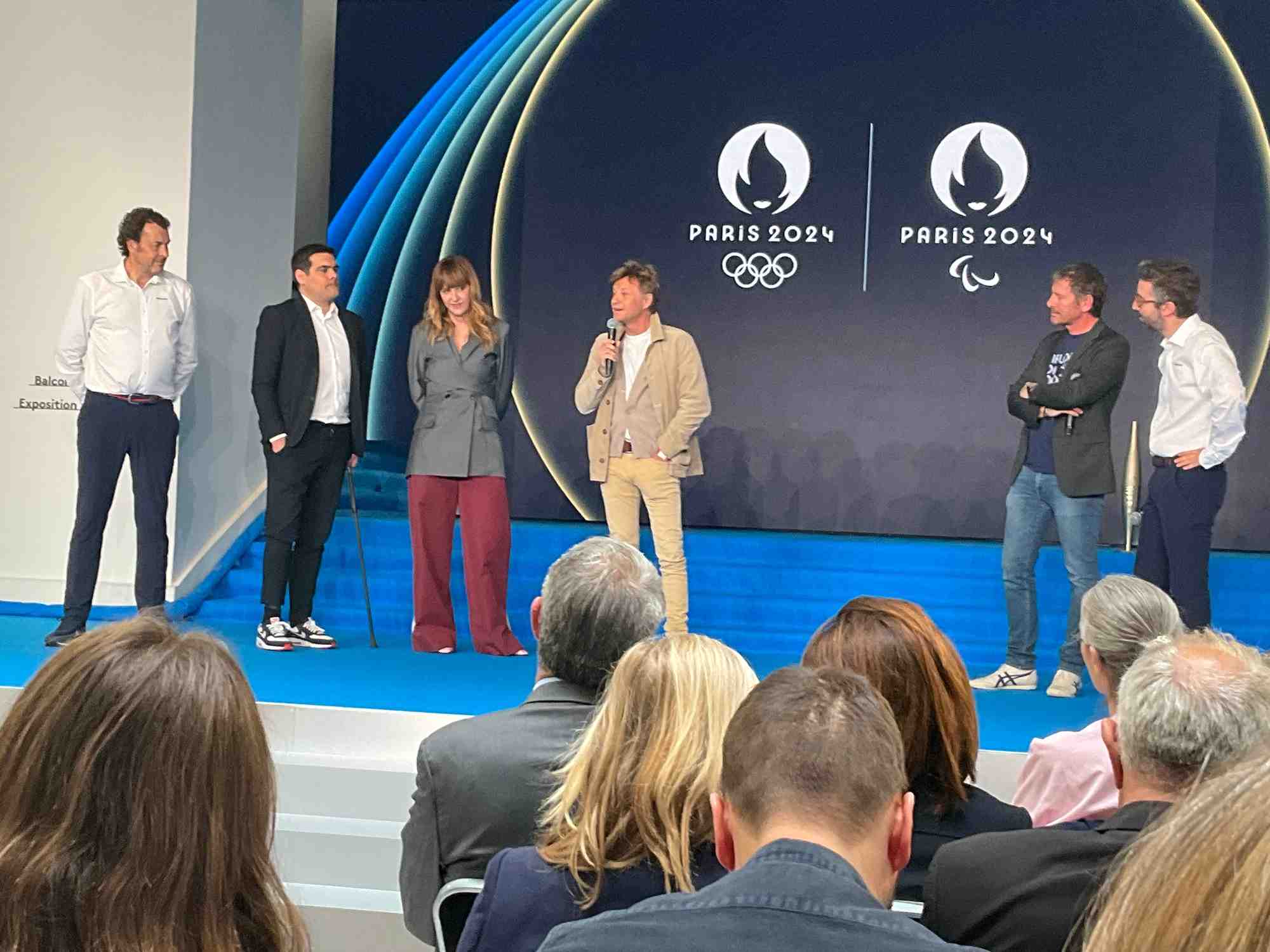 Dispositif hors-norme et tout le monde sur le pont pour couvrir les Jeux Olympiques et proposer 50 heures de direct par jour sur France 2 et France 3. Diffuseur hôte, le groupe France Télévisions mobilise toutes ses équipes, y compris ses journalistes de la rédaction comme Laurent Delahousse, son service des sports et ses animateurs.