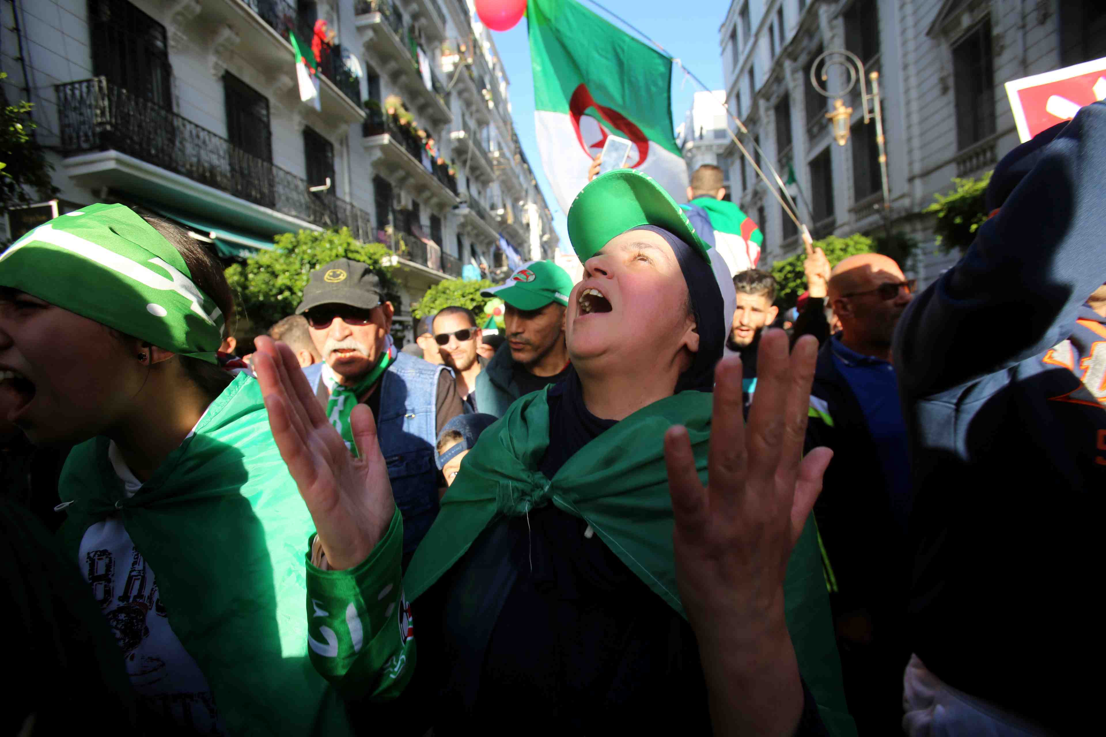 Algerie: derniere manifestation contre la classe dirigeante avant la presidentielle