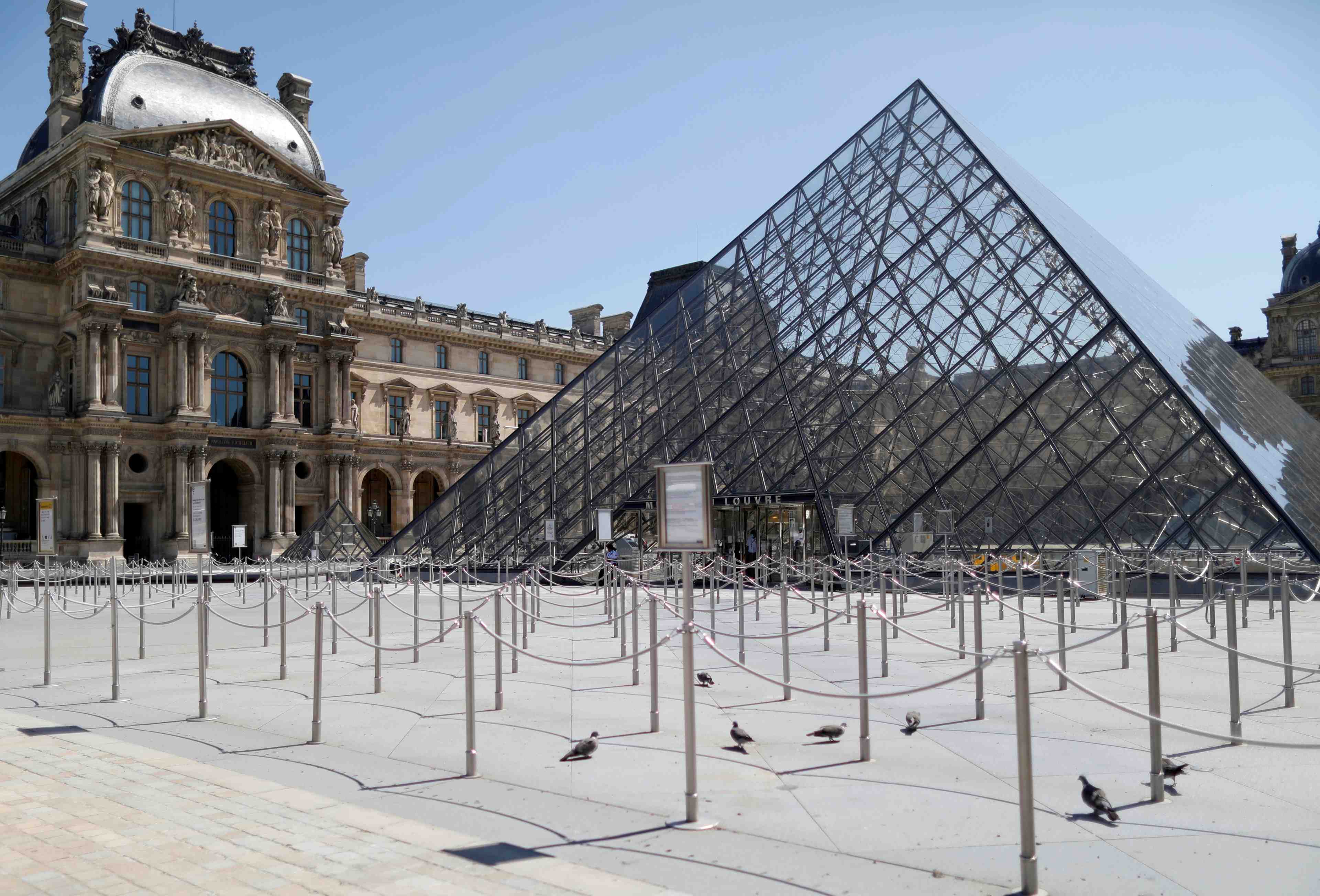 Louvre rouvre au public