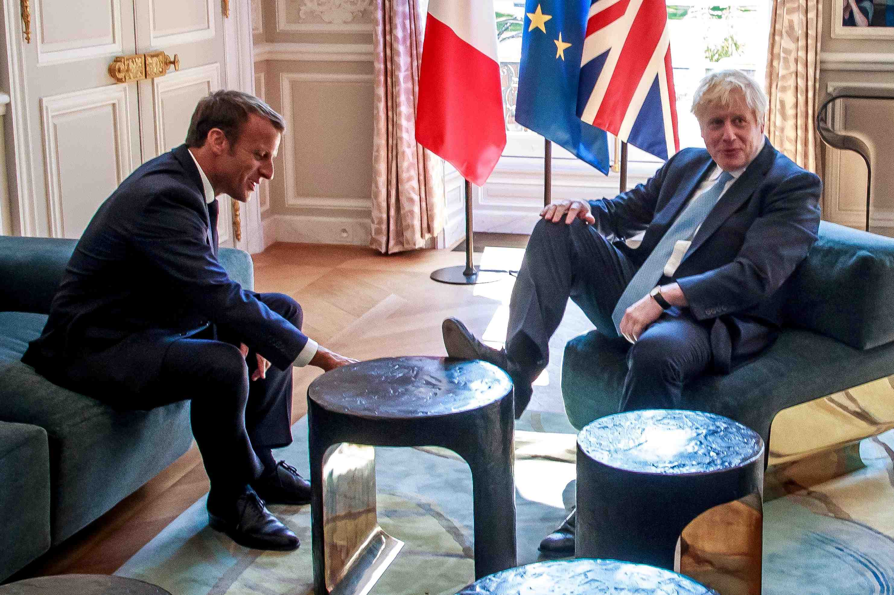 Boris johnson fait comme chez lui au palais de l'elysee