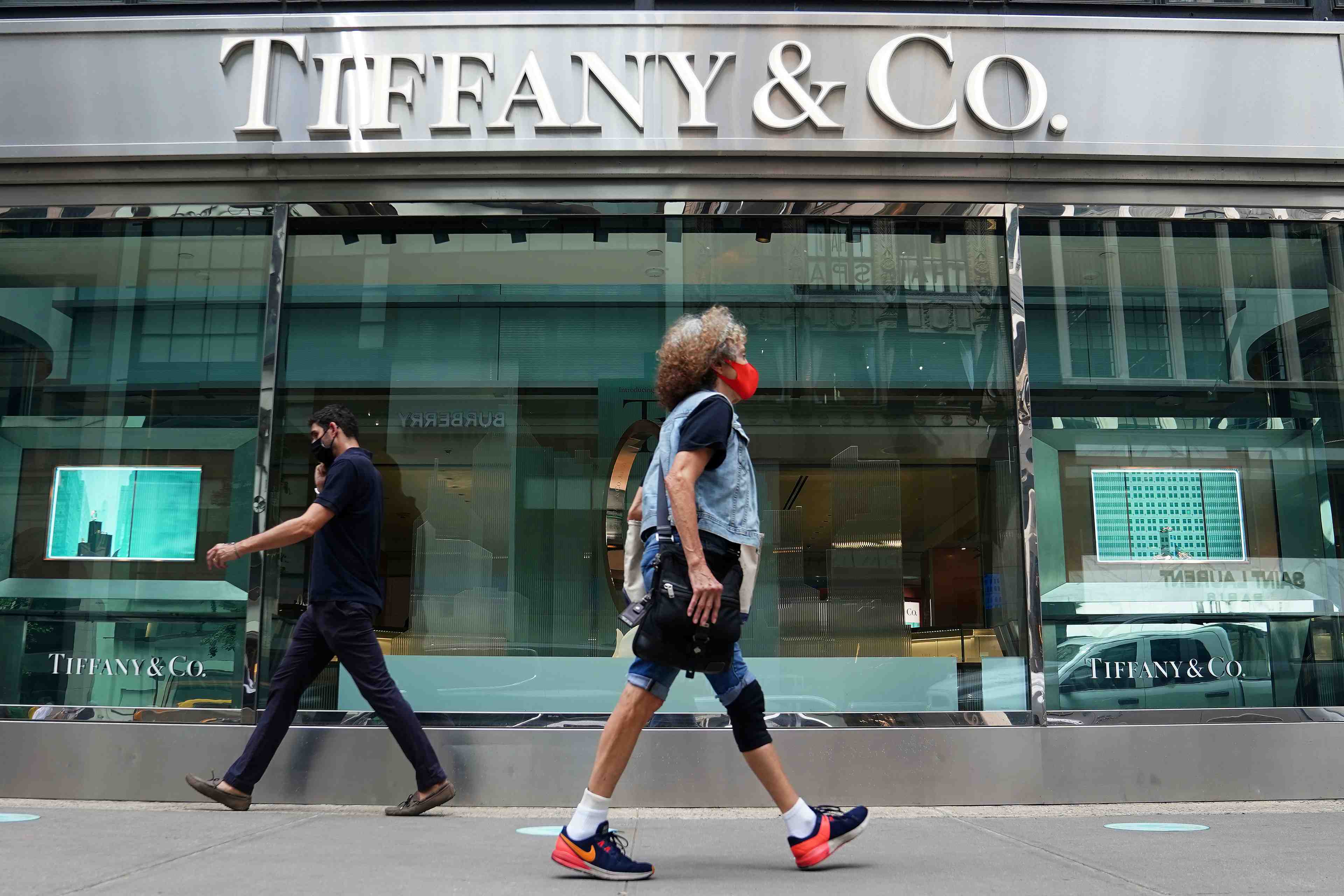 Tiffany: lvmh espere un feu vert de la ce avant le 24 novembre
