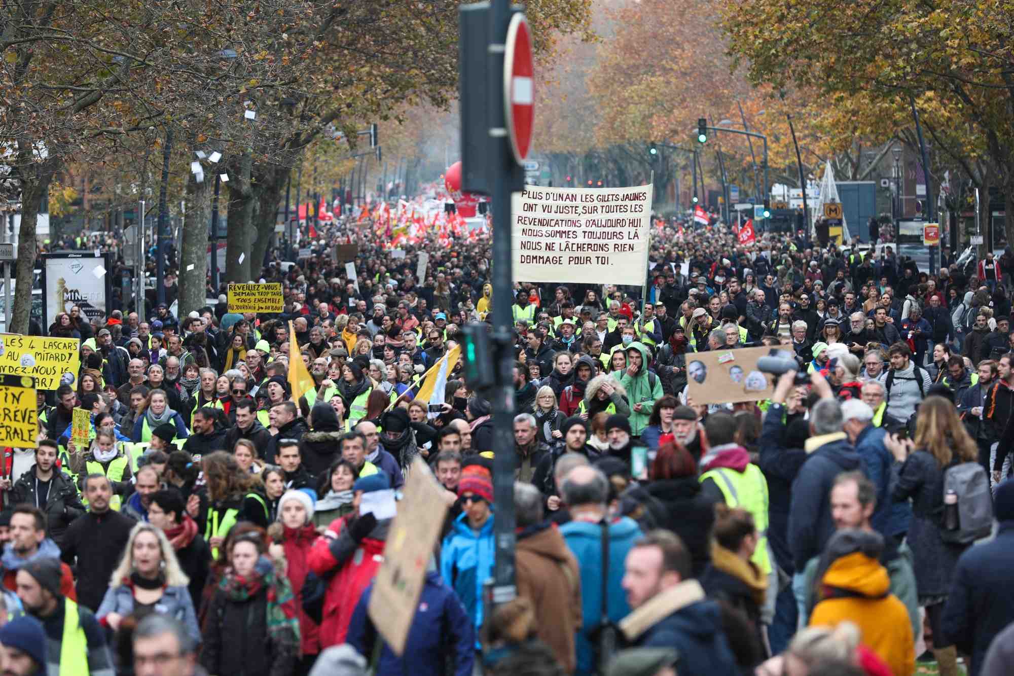 Ils étaient, au minimum, plus de 30 000 à Toulouse à manifester contre la réforme des retraites, jeudi 5 décembre.