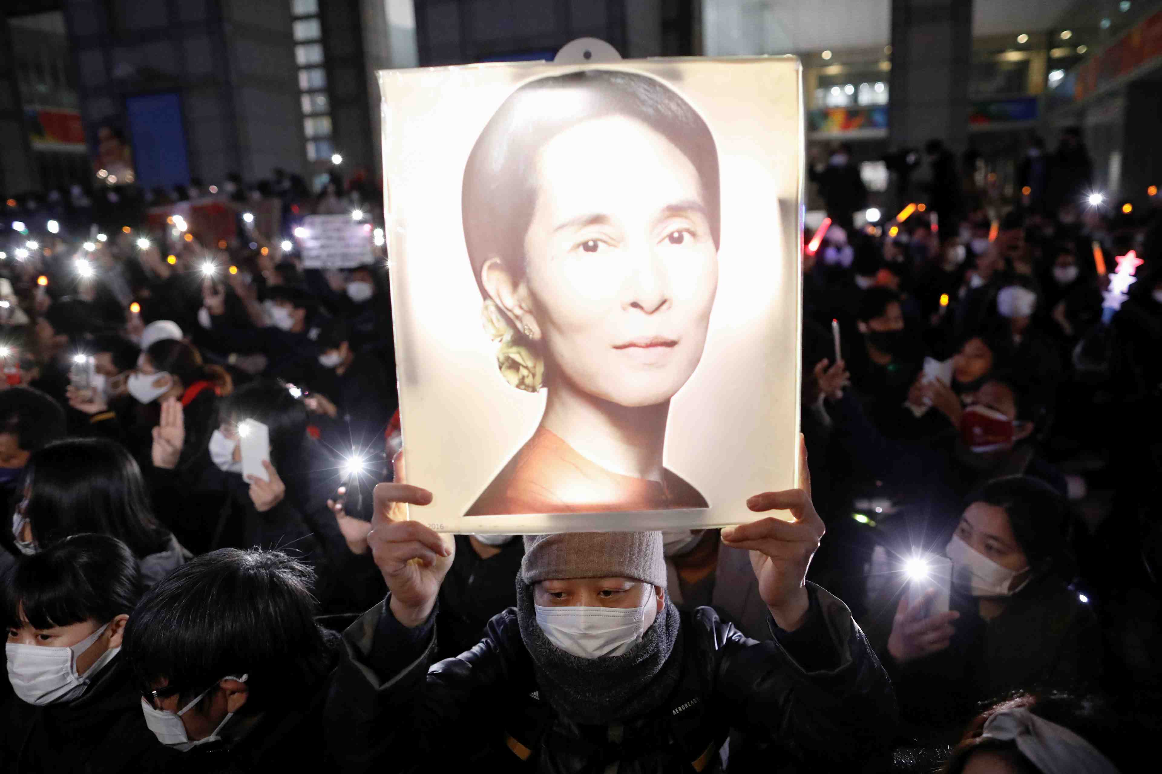 Birmanie: aung san suu kyi accusee de violation des secrets d'etat