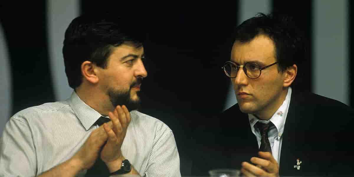 Jean-Luc Mélenchon et Julien Dray à la conférence du Parti Socialiste à Rennes, le 18 mars 1990.
