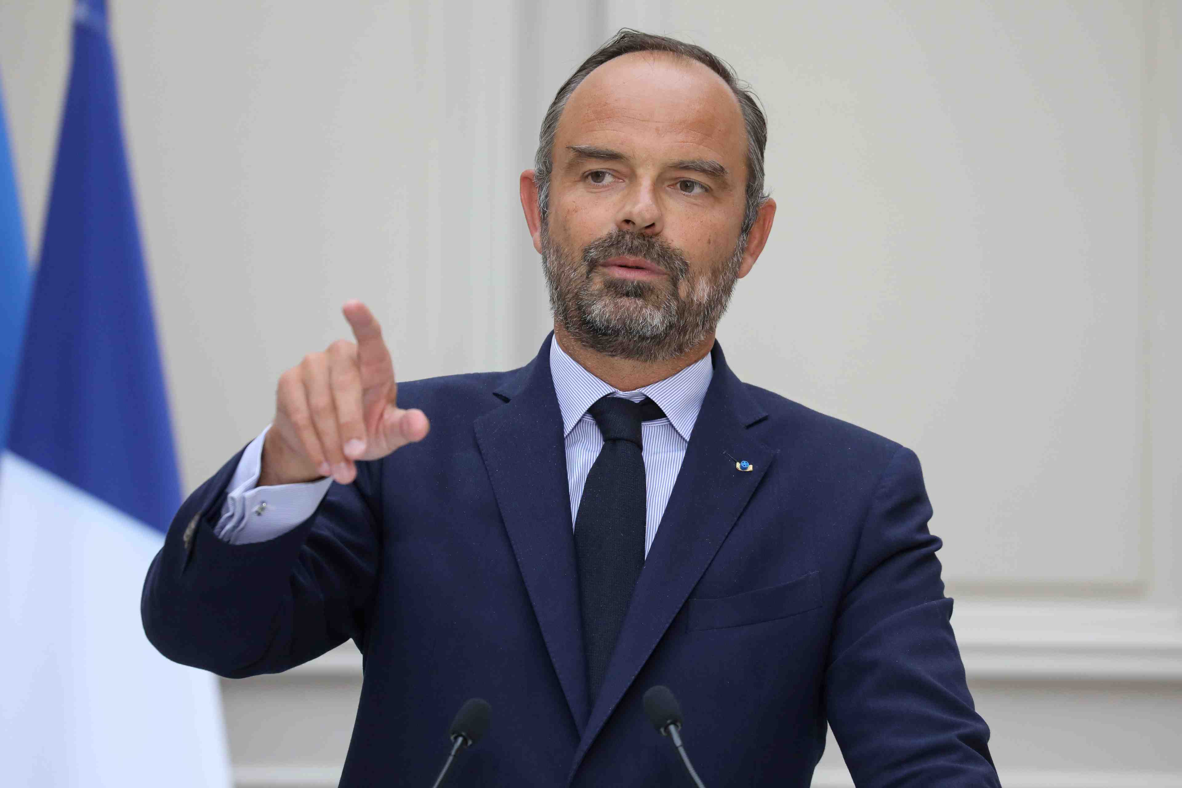 Les ministres elus maires ne pourront pas cumuler, dit philippe