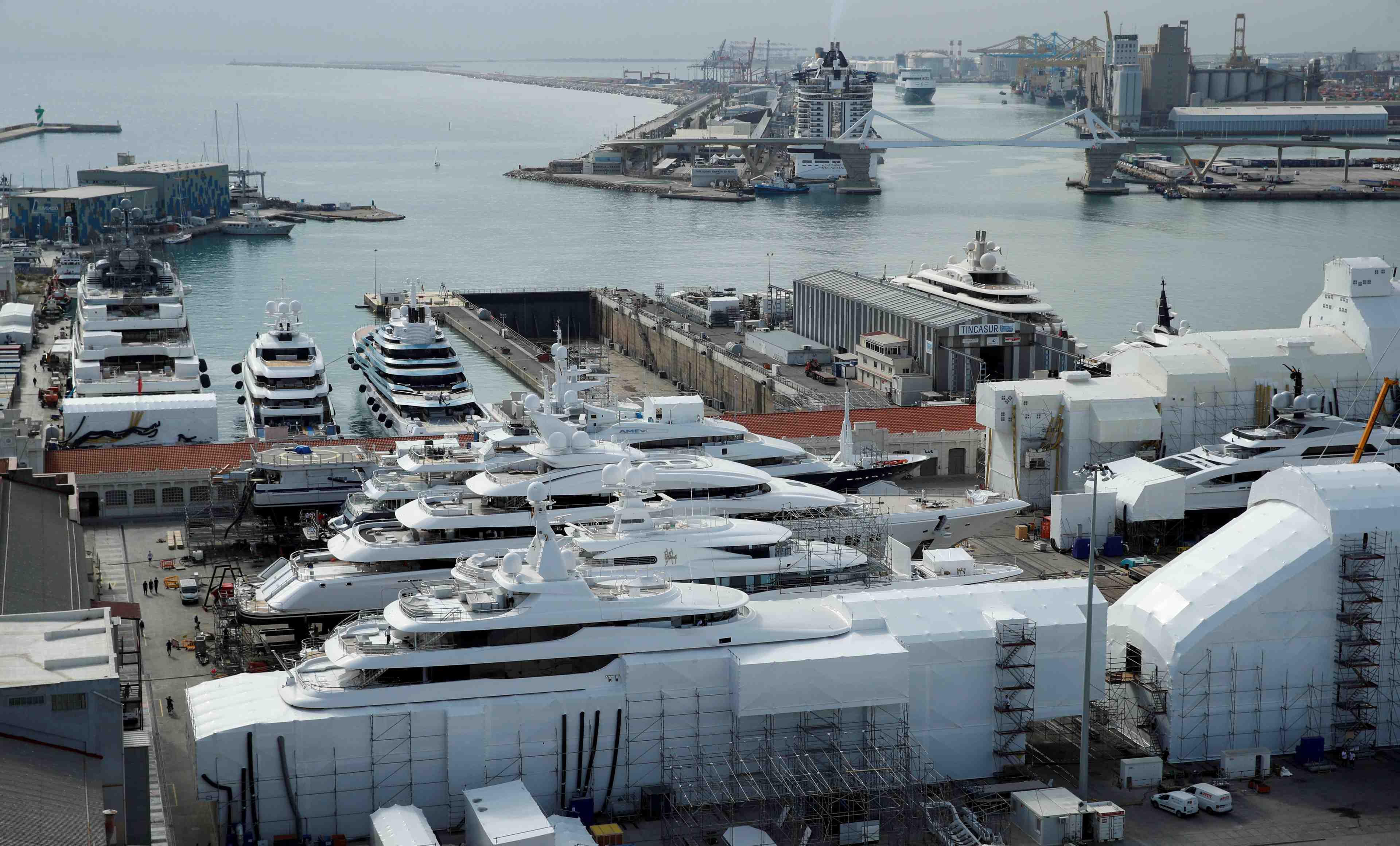 La demande des ultra-riches pour les superyachts bondit apres la pandemie