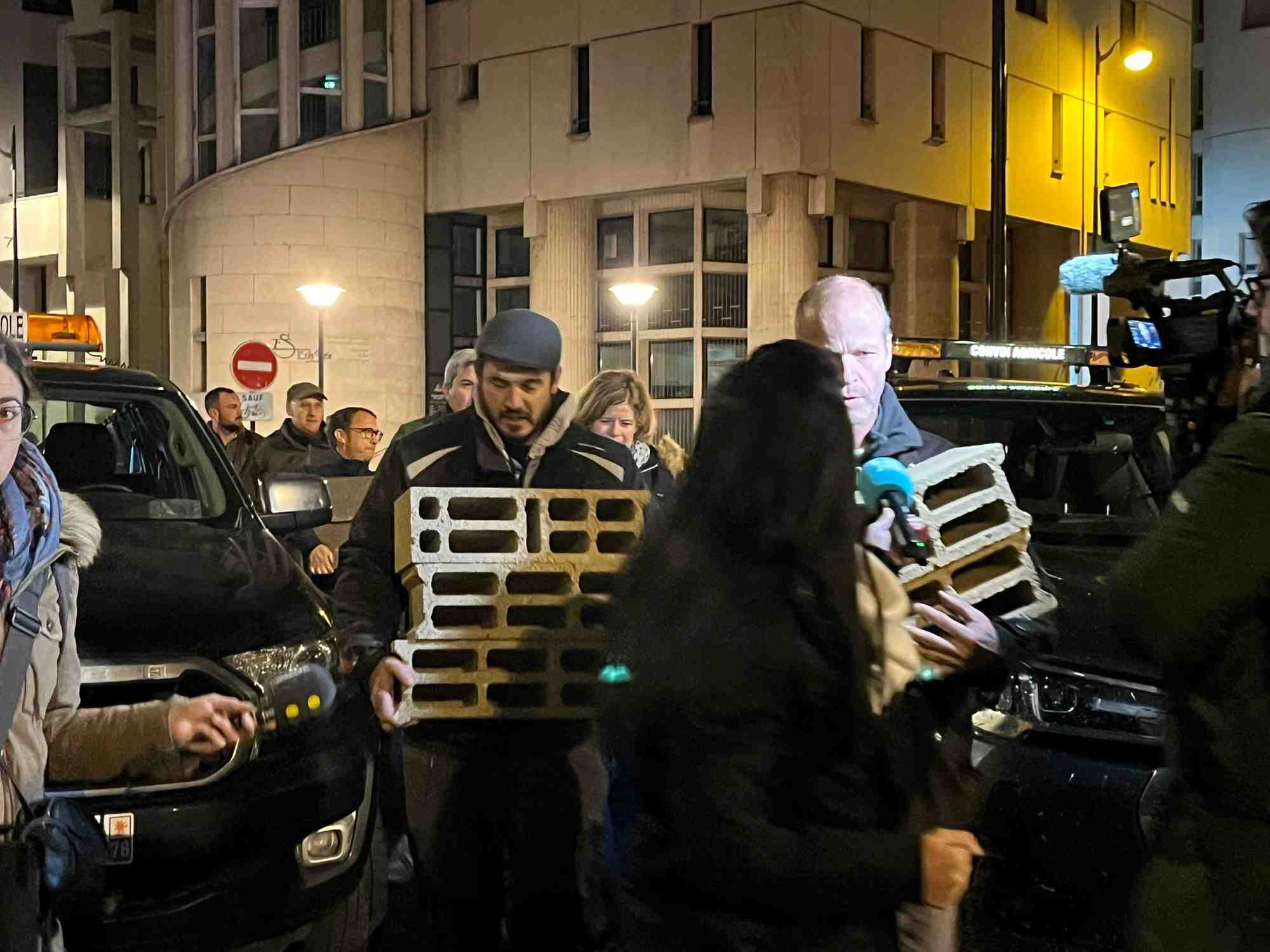 Cette opération est revendiquée par la FRSEA, Fédération régionale des syndicats d'exploitants agricoles d'Île-de-France, premier syndicat agricole de la région.