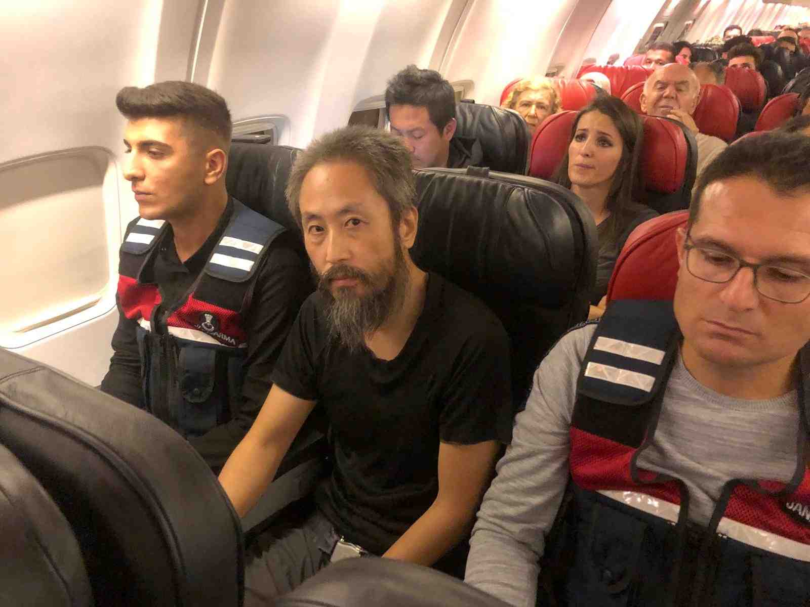 Apres 40 mois de captivite en syrie, un journaliste japonais en route pour tokyo
