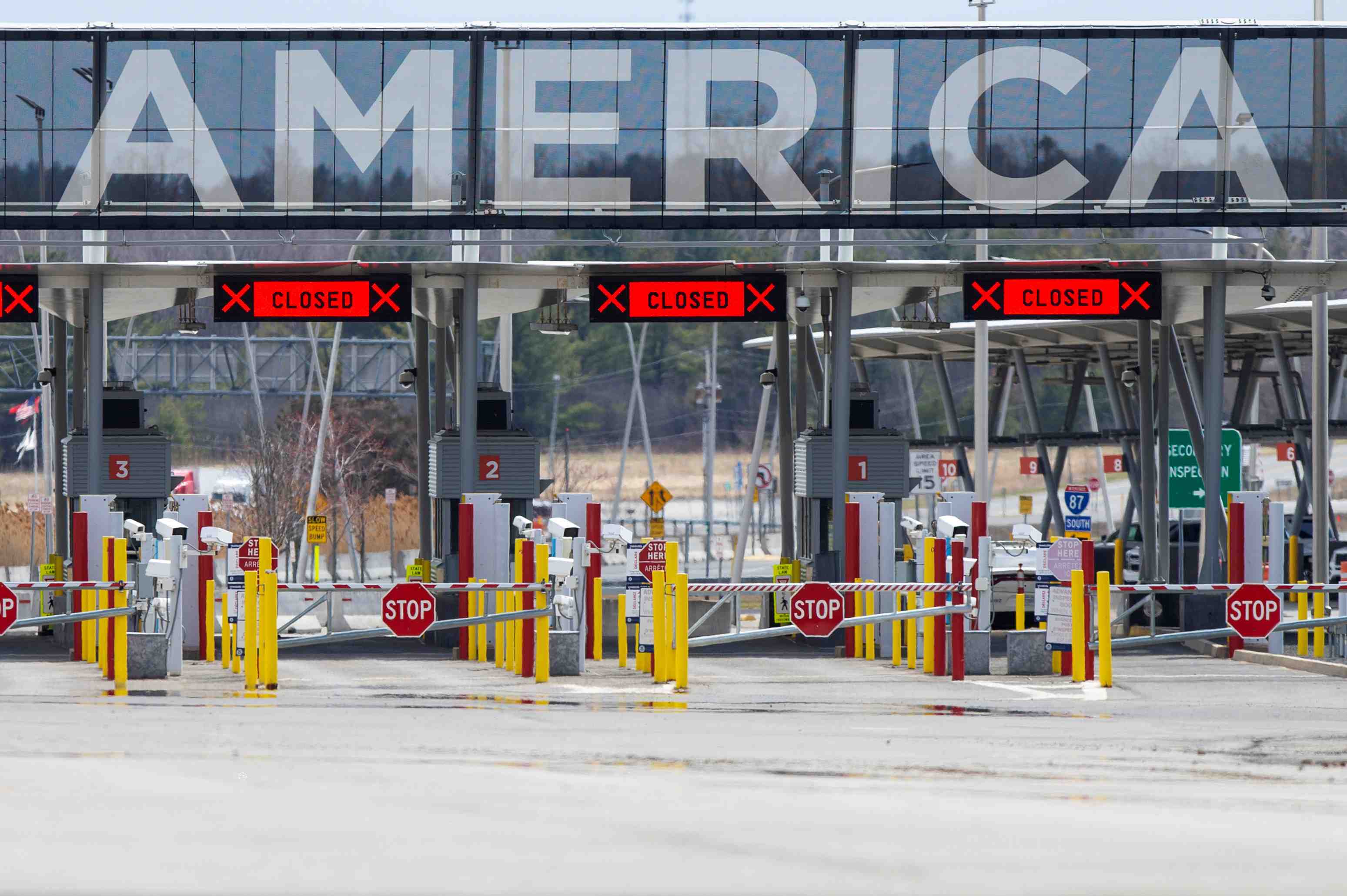 Usa: les restrictions aux frontieres terrestres prolongees