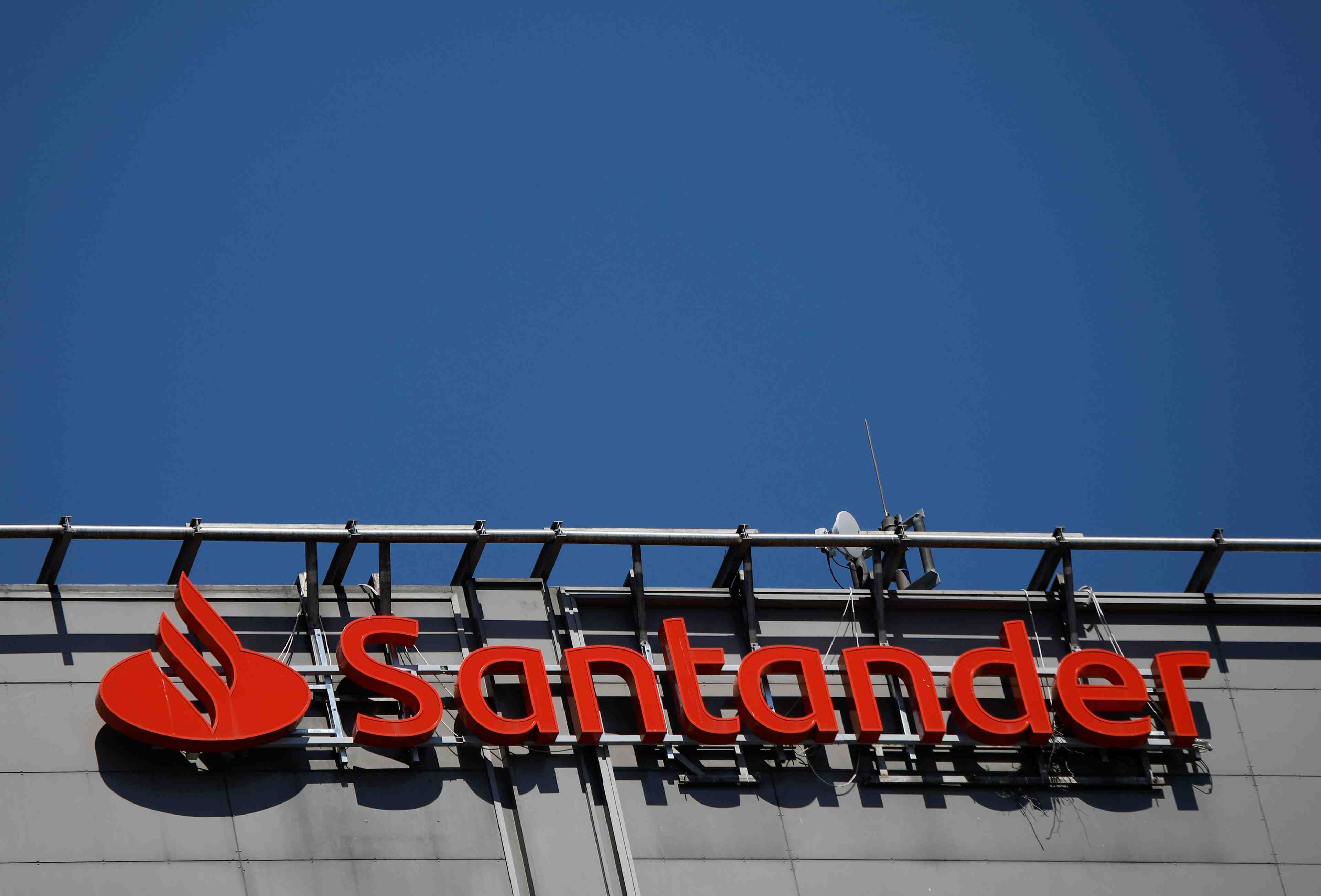Santander se defend face a orcel au tribunal