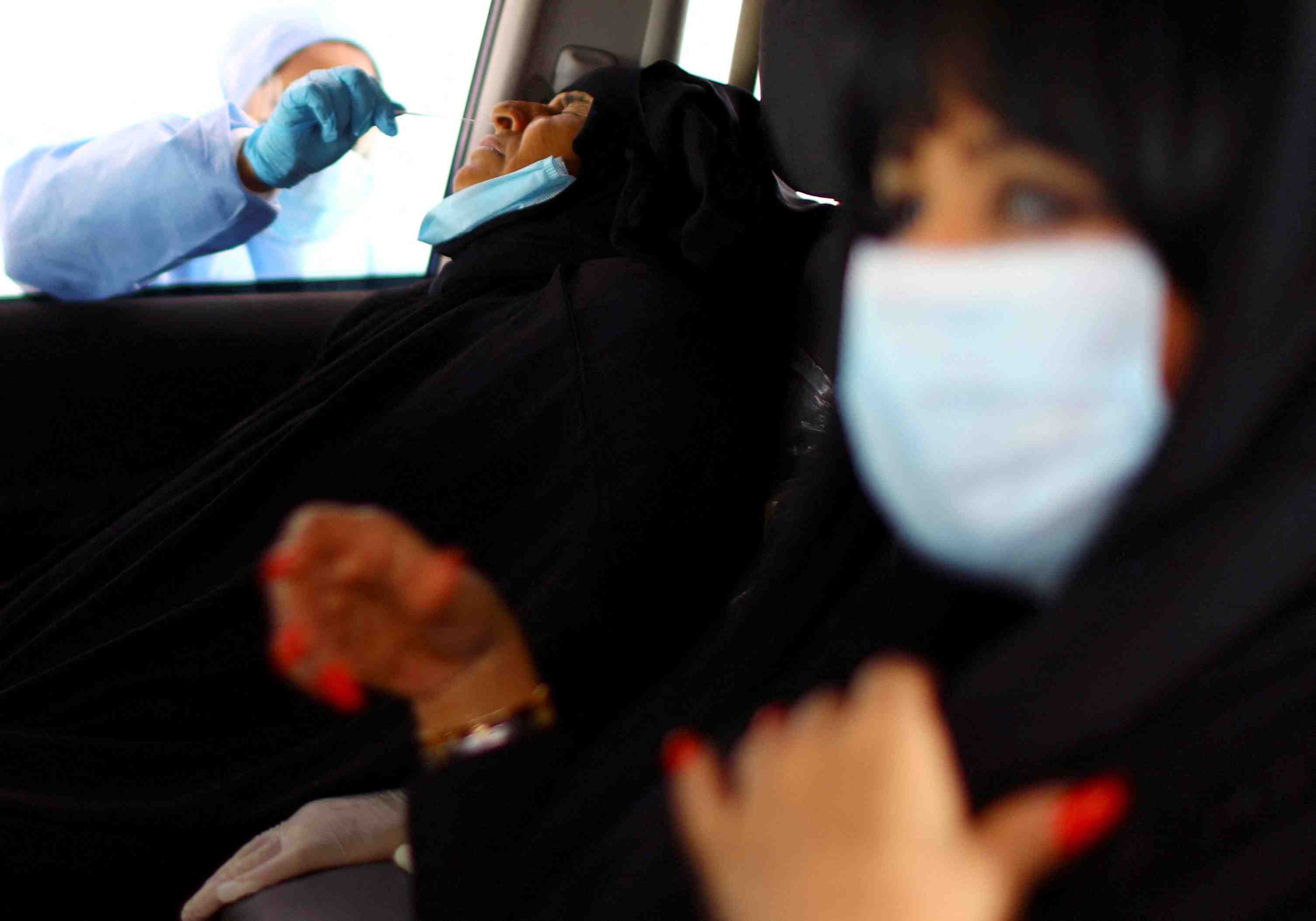 Aux emirats, les non-vaccines ne pourront pas se rendre a l'etranger