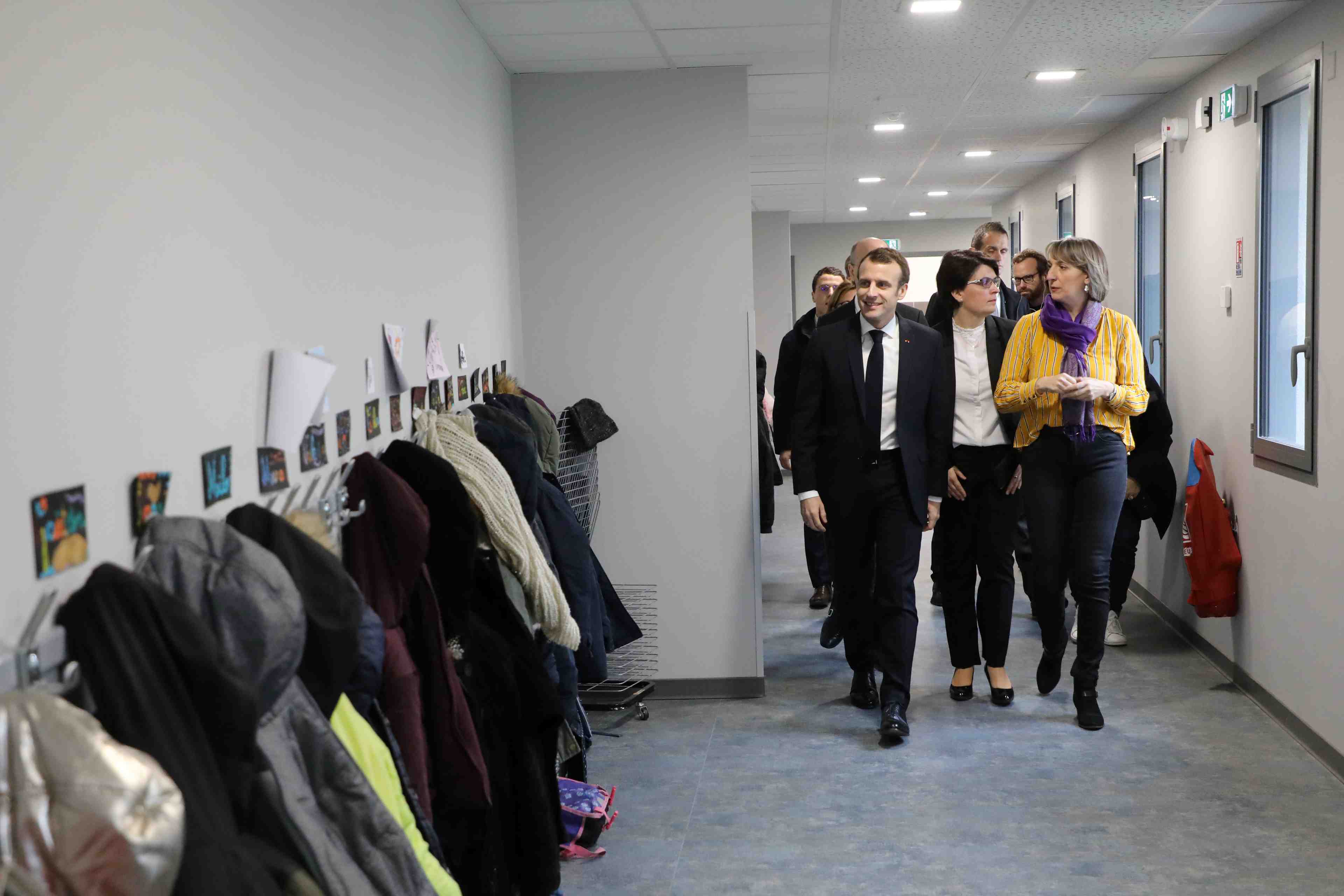 "un pays, on le redresse tous ensemble", dit macron avant un nouveau debat