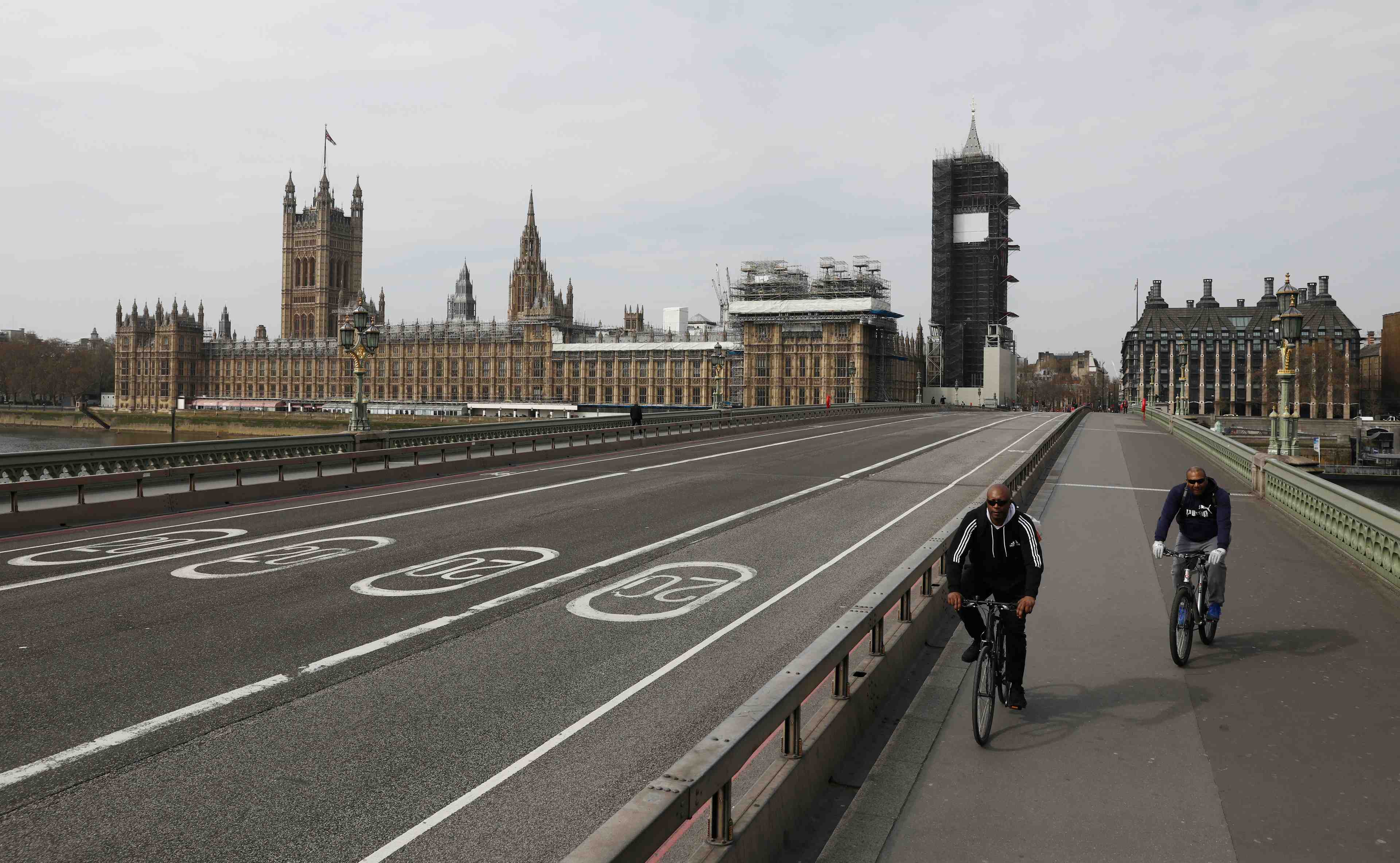L'economie britannique connait sa plus forte baisse en 40 ans