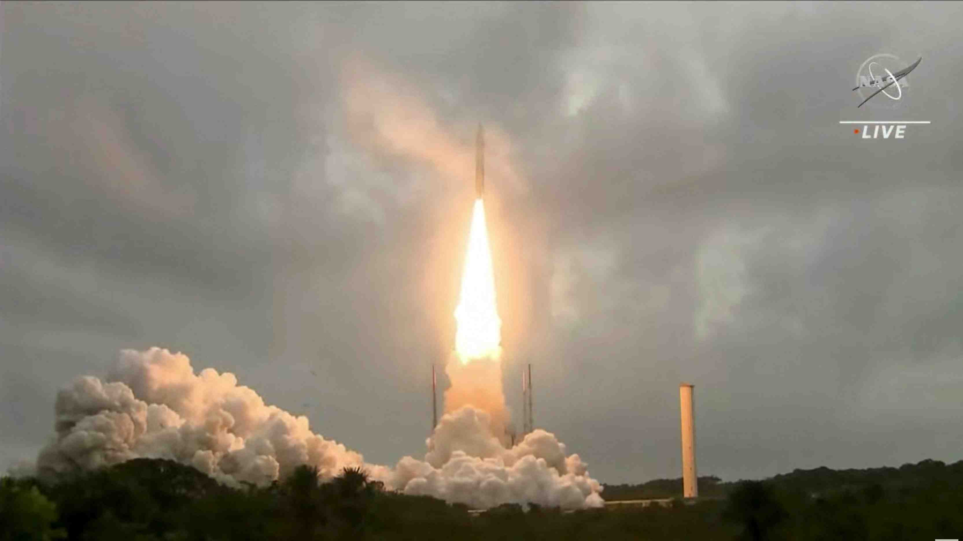 Lancement reussi du telescope revolutionnaire de la nasa par ariane 5 en guyane
