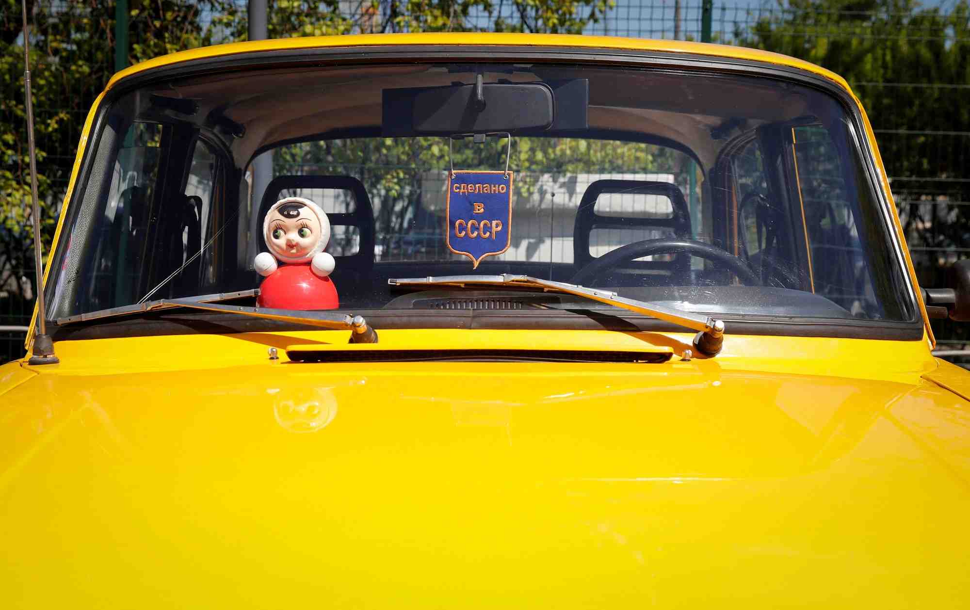 Photo d'archives d'une voiture lors d'un rassemblement de proprietaires et d'amateurs de voitures moskvitch