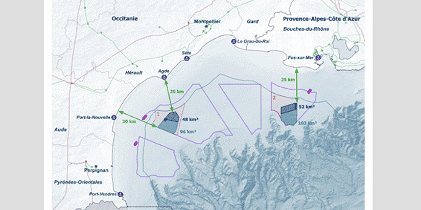 Les zones retenues en Méditerranée pour les appels d’offres des premiers parcs d’éolien flottant (en gris foncé) et leurs extensions (en bleu), un peu plus au large des trois sites pilotes en cours d’installation (pastilles roses).