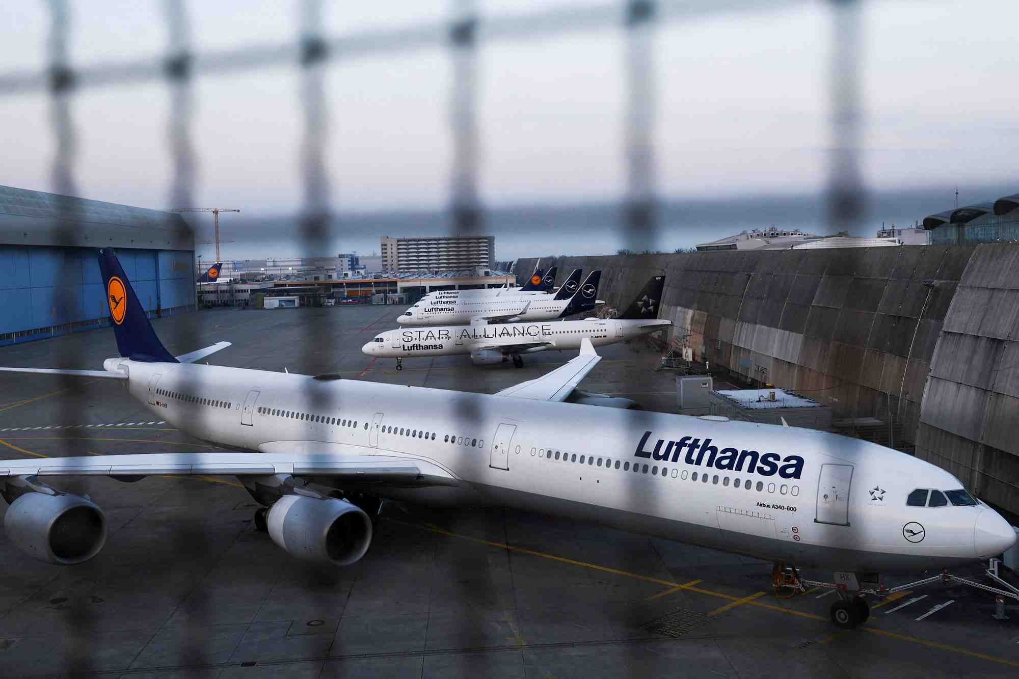 Avions de lufthansa a l'aeroport de francfort
