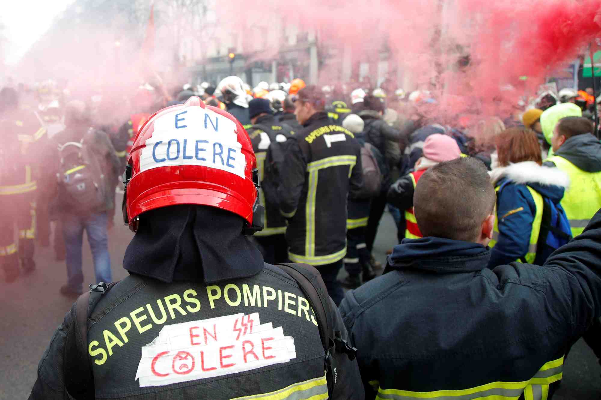 Les sapeurs-pompiers du Rhône demandent une revalorisation salariale et des postes supplémentaires. Ici, une photo d'archive prise à Paris.