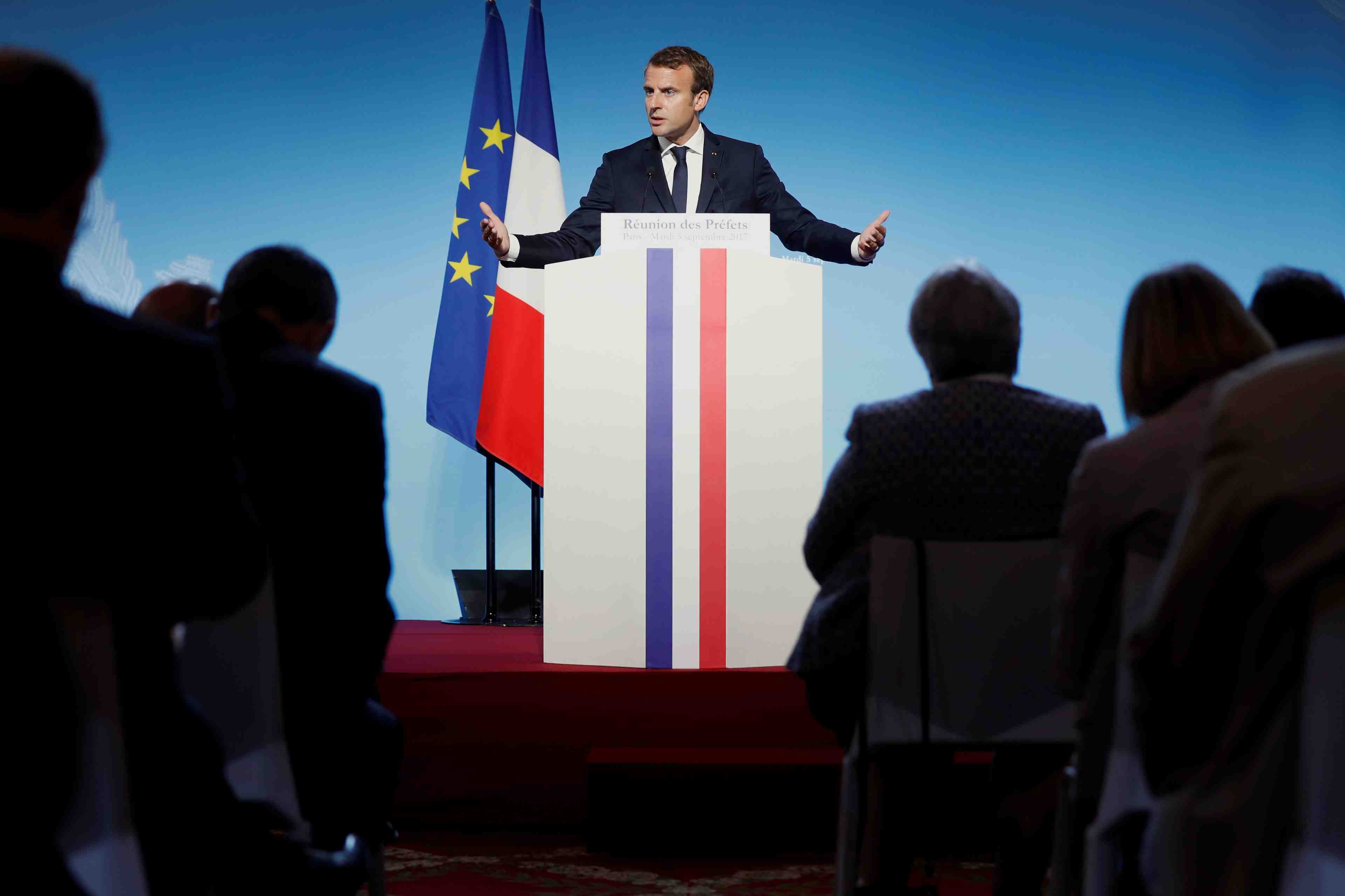 Macron a raison de reformer mais fait de mauvais choix, selon un sondage