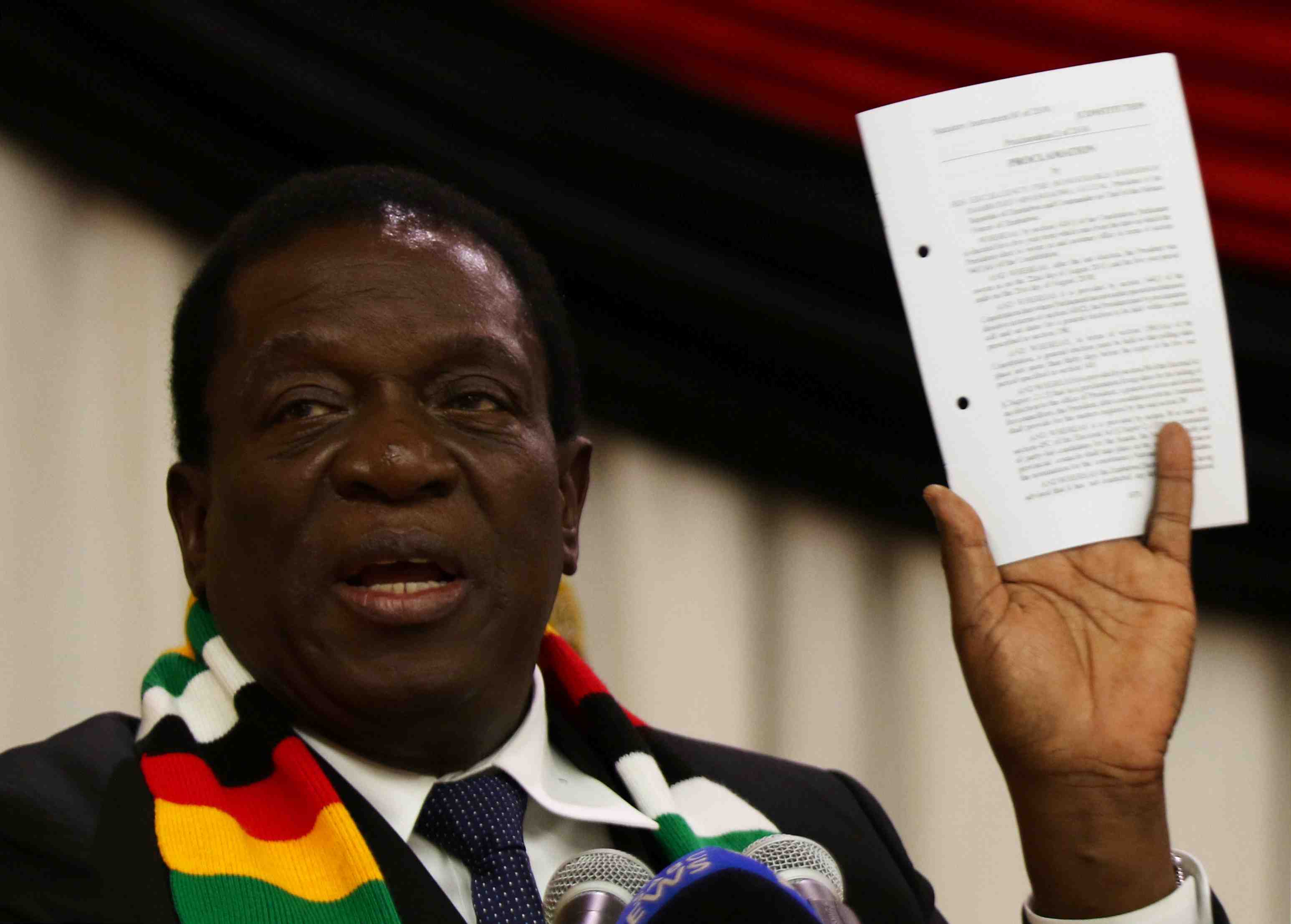 Le president du zimbabwe accuse des dissidents de la zanu