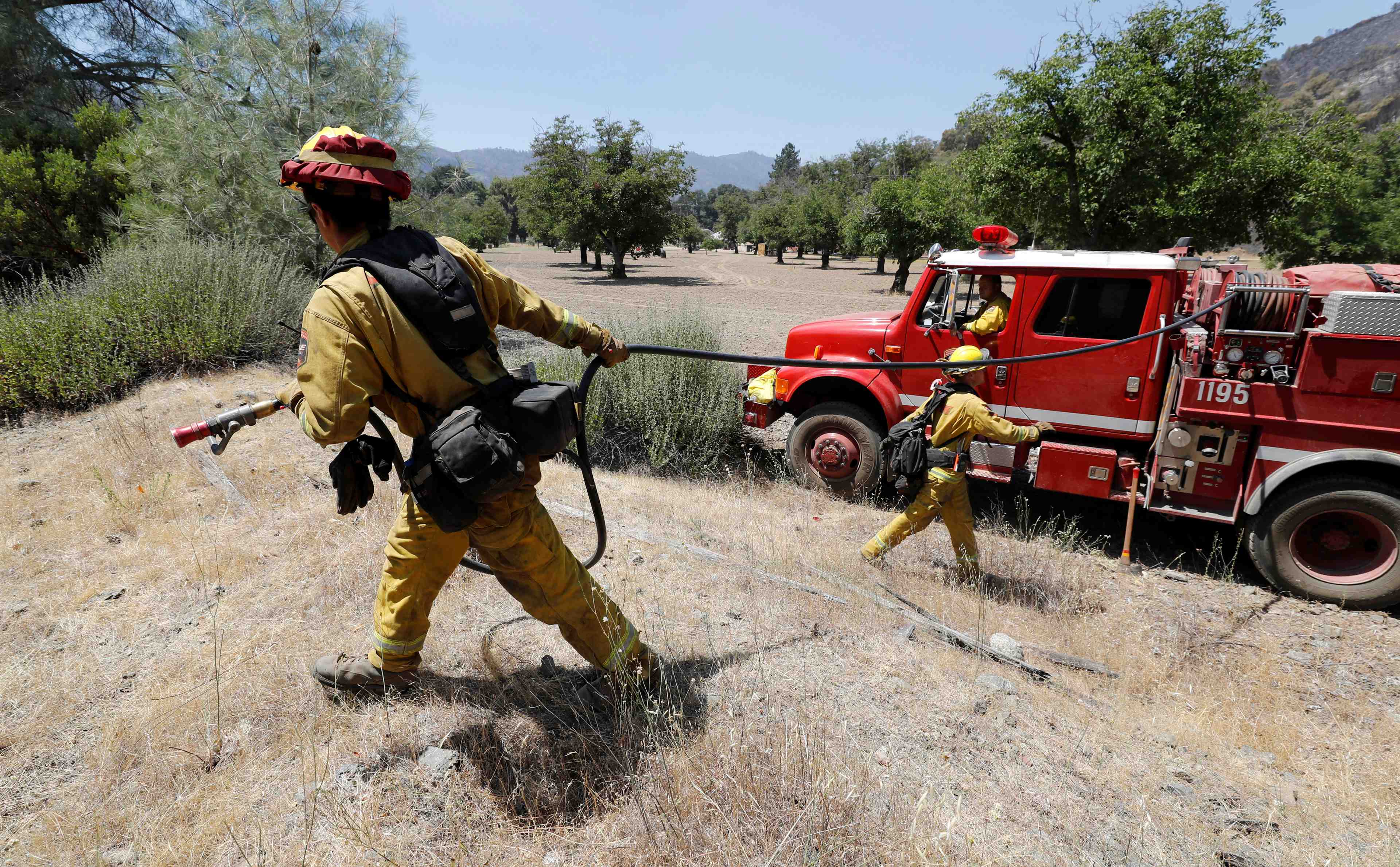Californie/feux: les pompiers aides par la chute des temperatures
