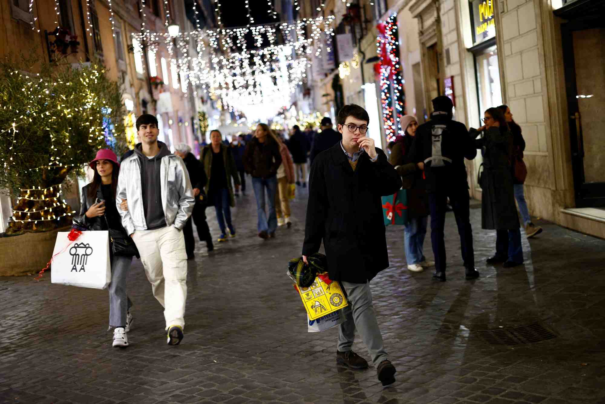 Une rue commercante a rome