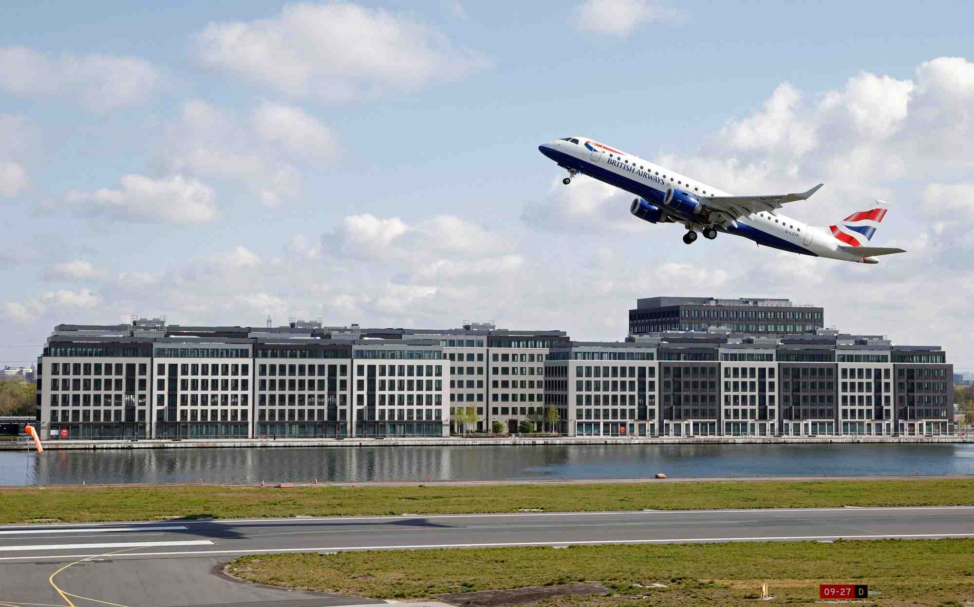 Grande-bretagne: les personnels au sol de british airways levent leur preavis de greve