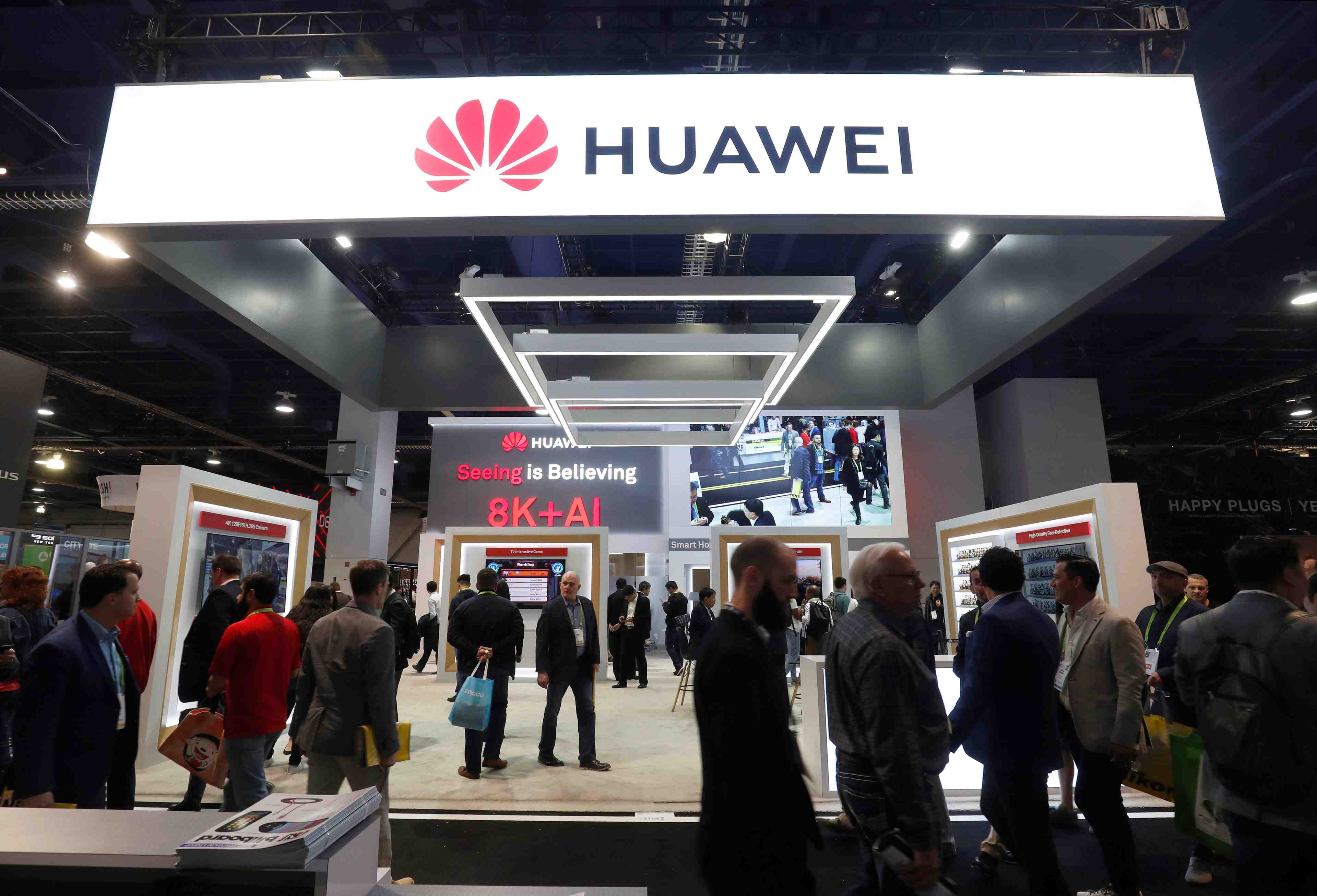 Telecoms: la france compte agir face aux "risques" poses par huawei