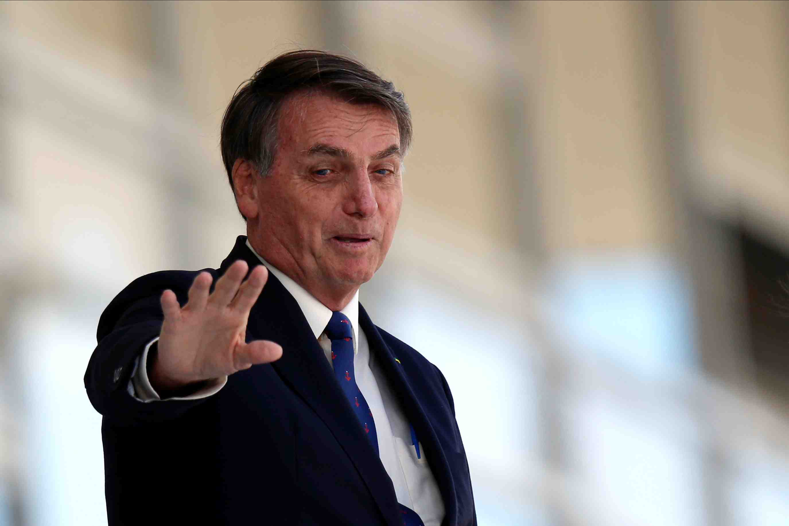 Bresil: bolsonaro renonce a nommer un proche a la tete de la police