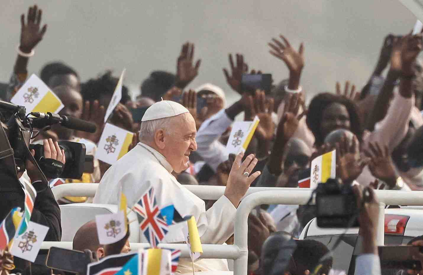 Le pape francois pendant la sainte messe au mausolee de john garang, lors de son voyage apostolique, a juba, sud-soudan
