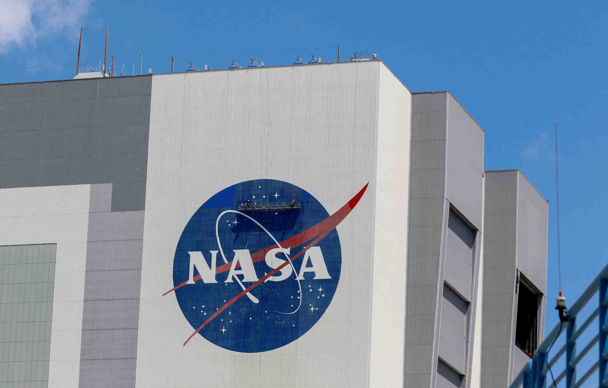 La nasa retarde une sortie dans l'espace en raison du risque de debris