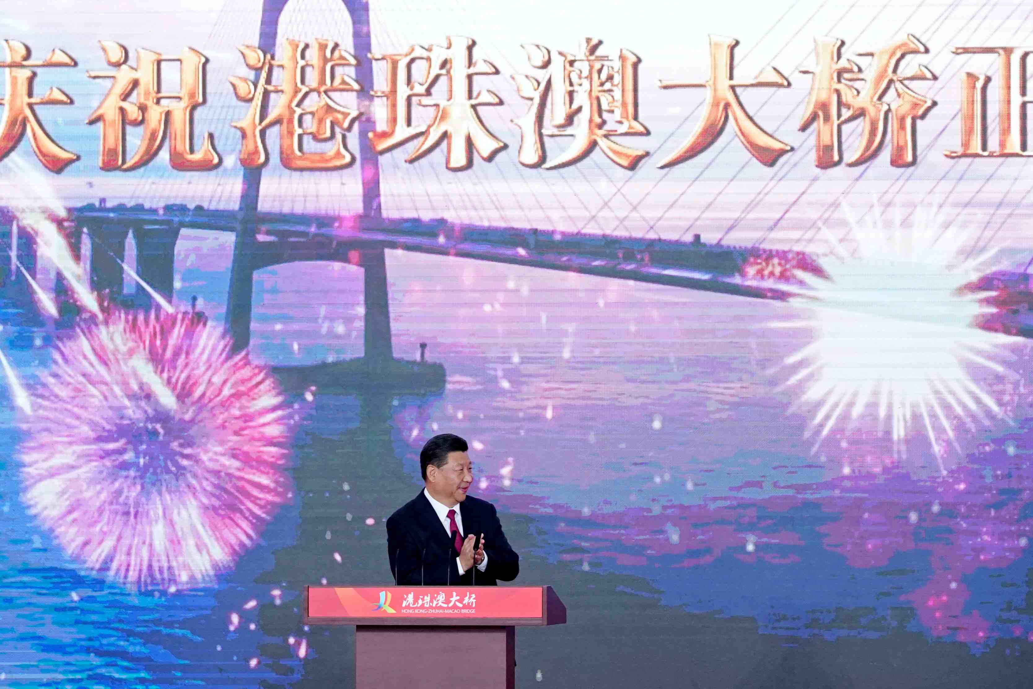 Xi jinping inaugure le pont hong kong-zuhai-macao