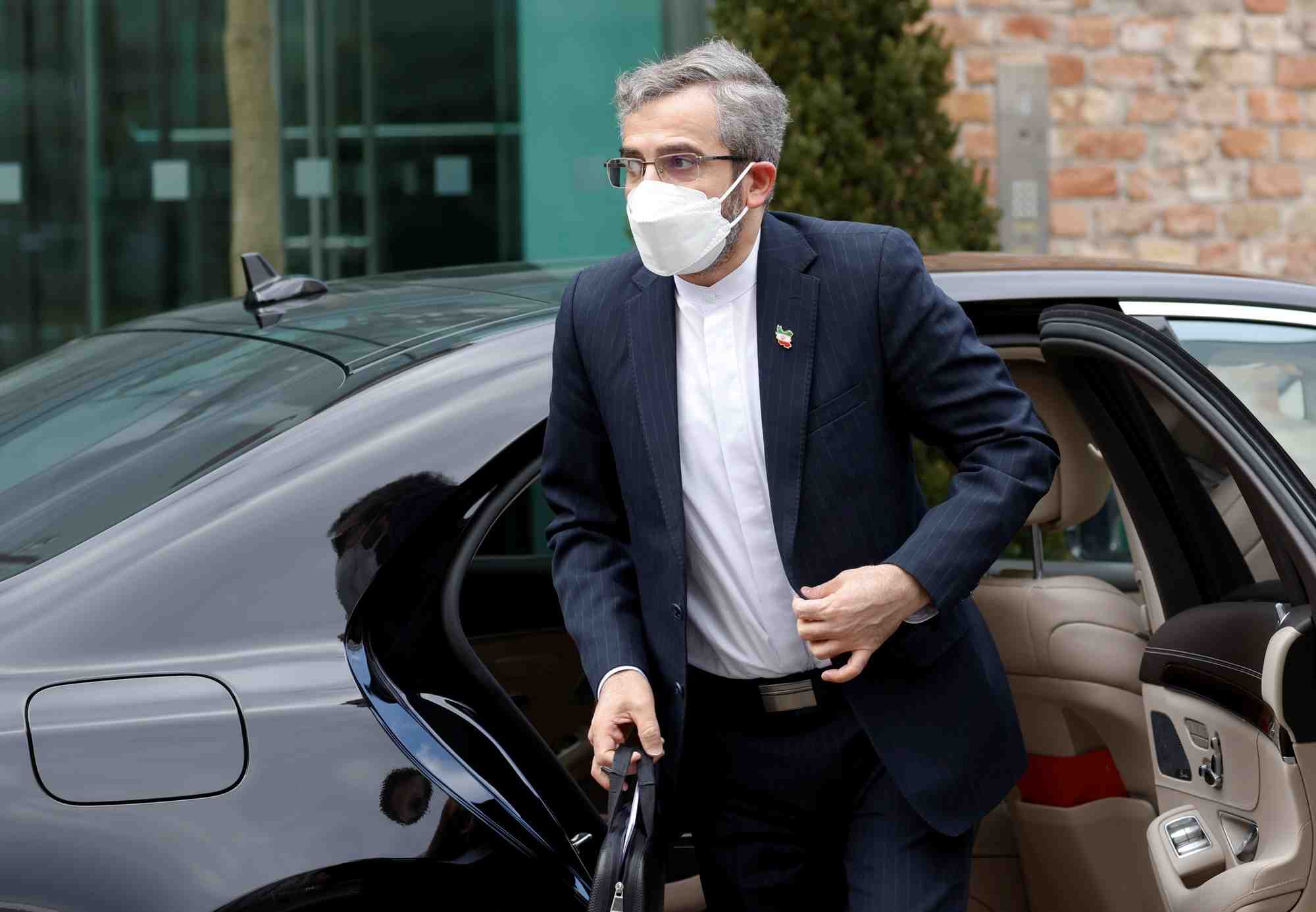 Les negociateurs iraniens repartent a vienne