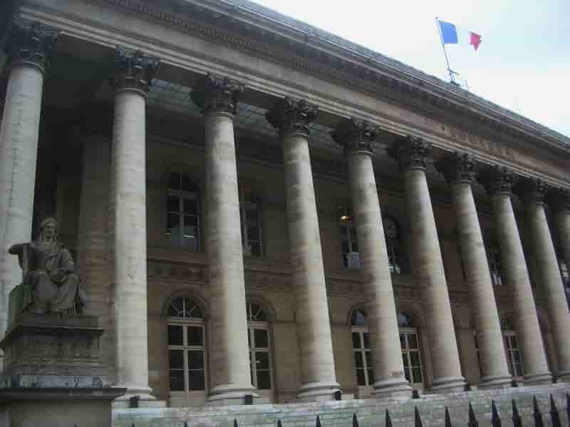La bourse de paris en legere hausse a mi-seance