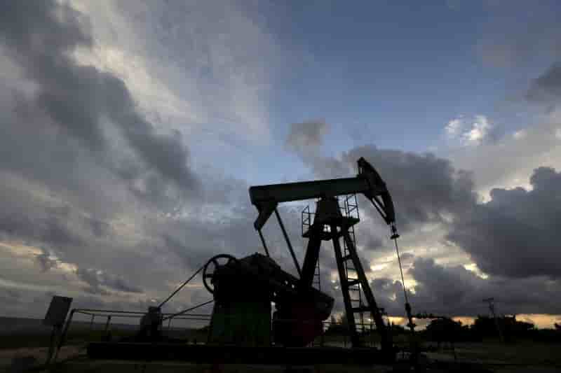 Analystes et traders divises sur l'evolution des cours du petrole en 2016