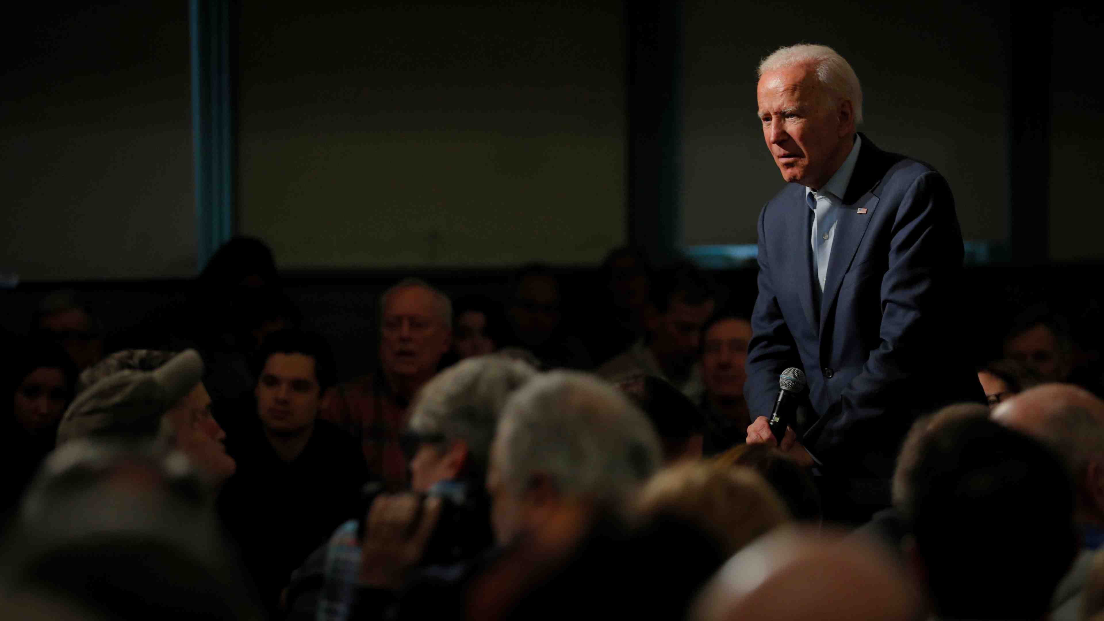Usa: joe biden n'exclut pas de choisir un colistier republicain