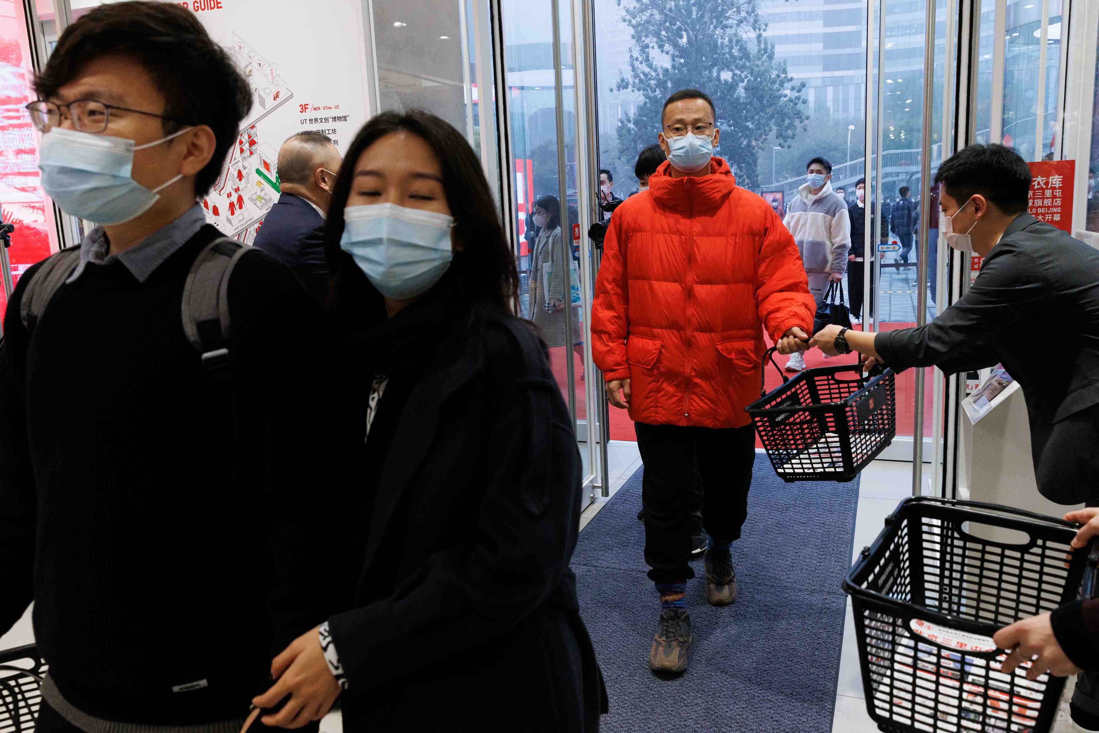 Chine: l'activite des services progresse a un rythme plus lent en novembre