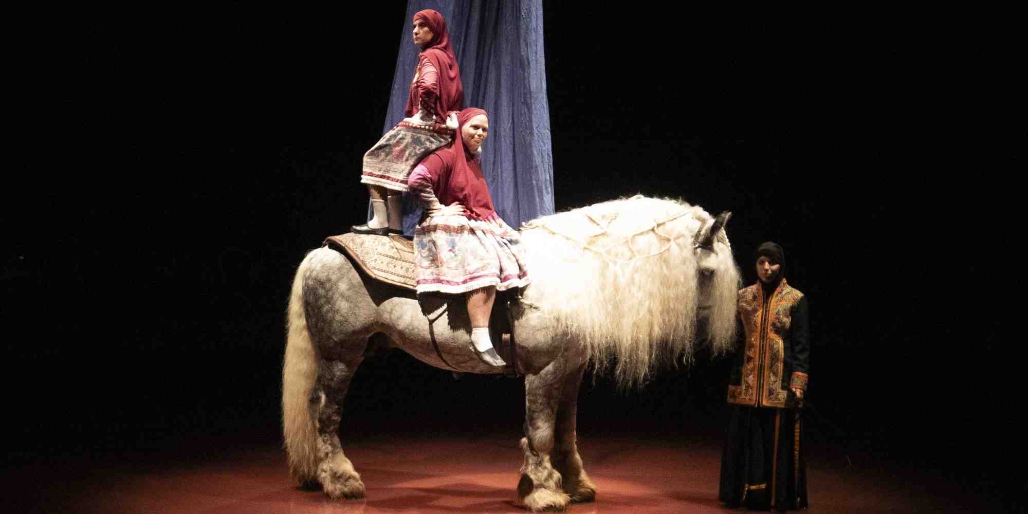 Dans un troisième volet de son cabaret, Bartabas rend hommage aux femmes afghanes et iraniennes.